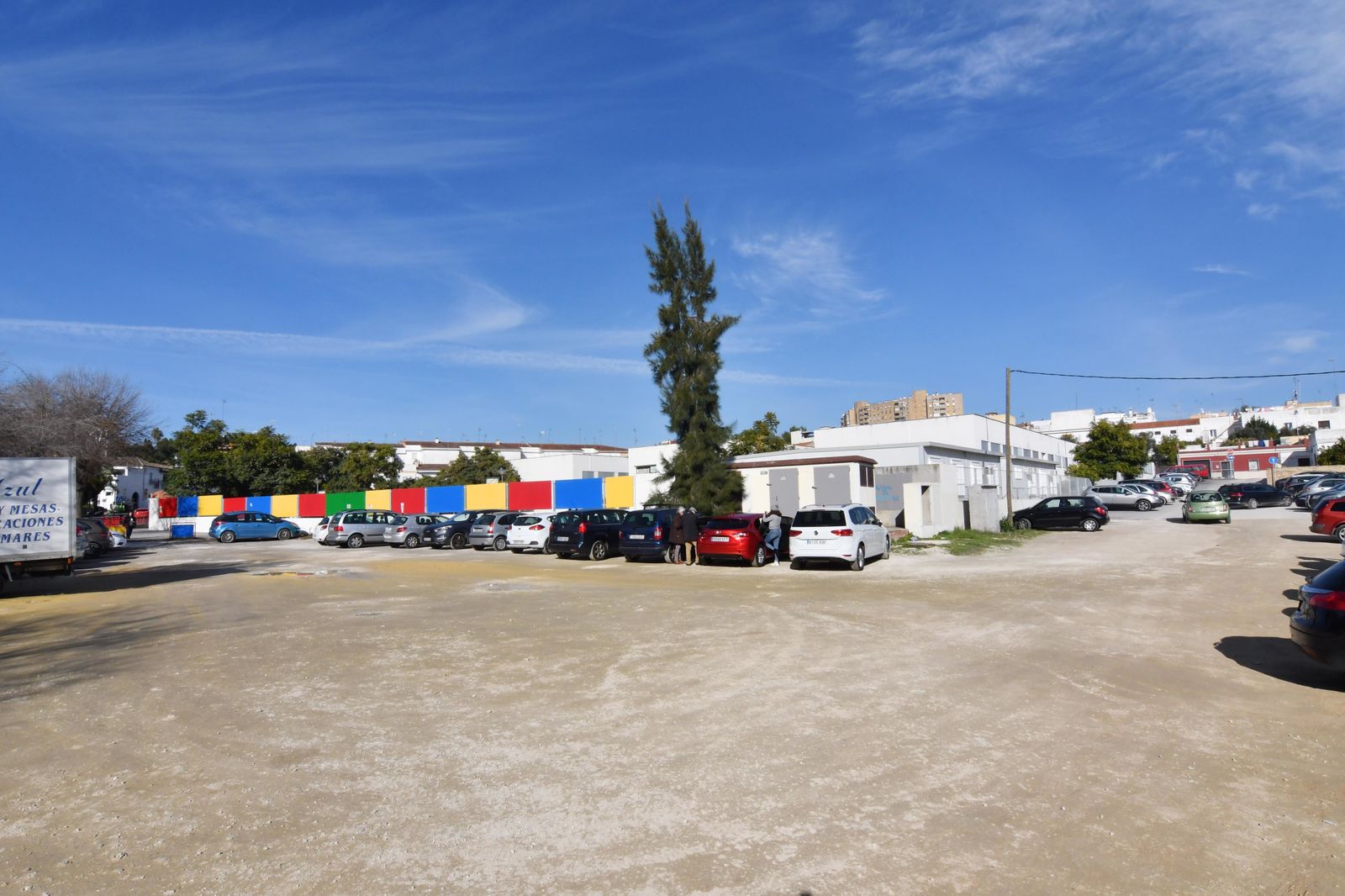 El descampado junto al colegio Infanta Leonor en el que se construirá el primero de los tres edificios de viviendas.