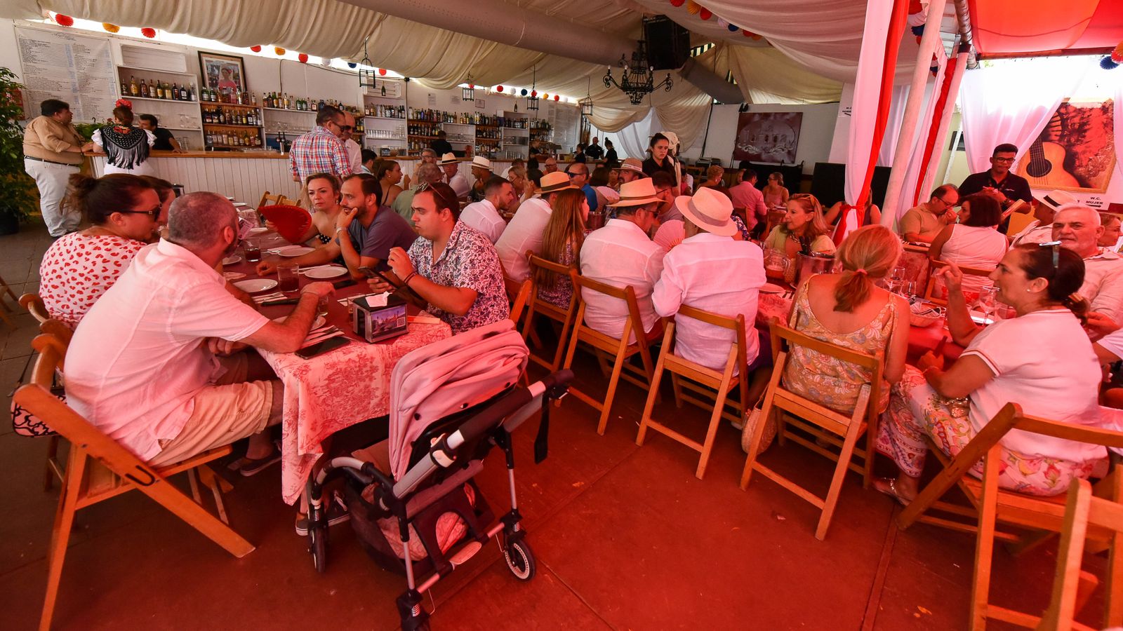 Búscate en las fotos del Domingo Rociero de la Feria de San Roque