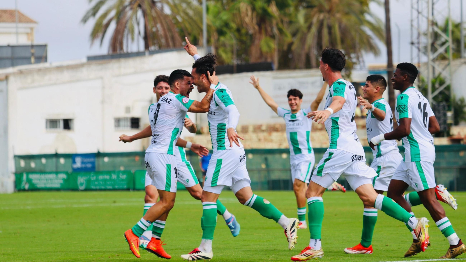 El Sanluqueño celebra un gol esta temporada.