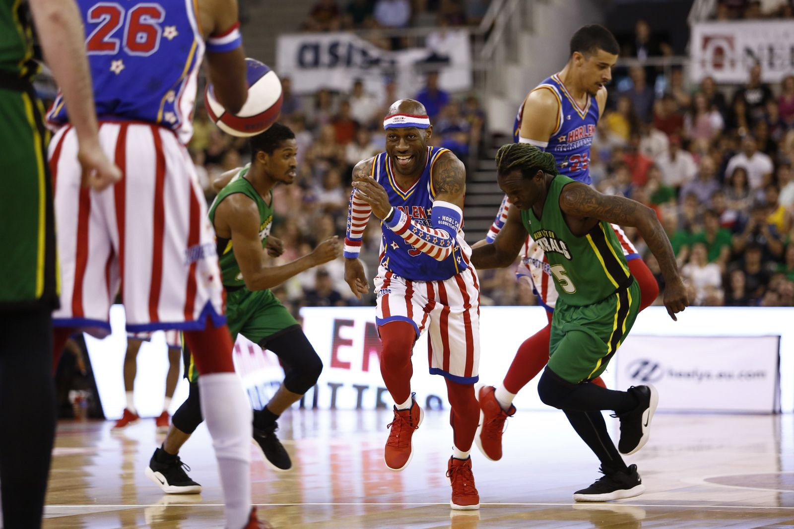 El espectáculo de los Globetrotters inunda el Palacio de Deportes
