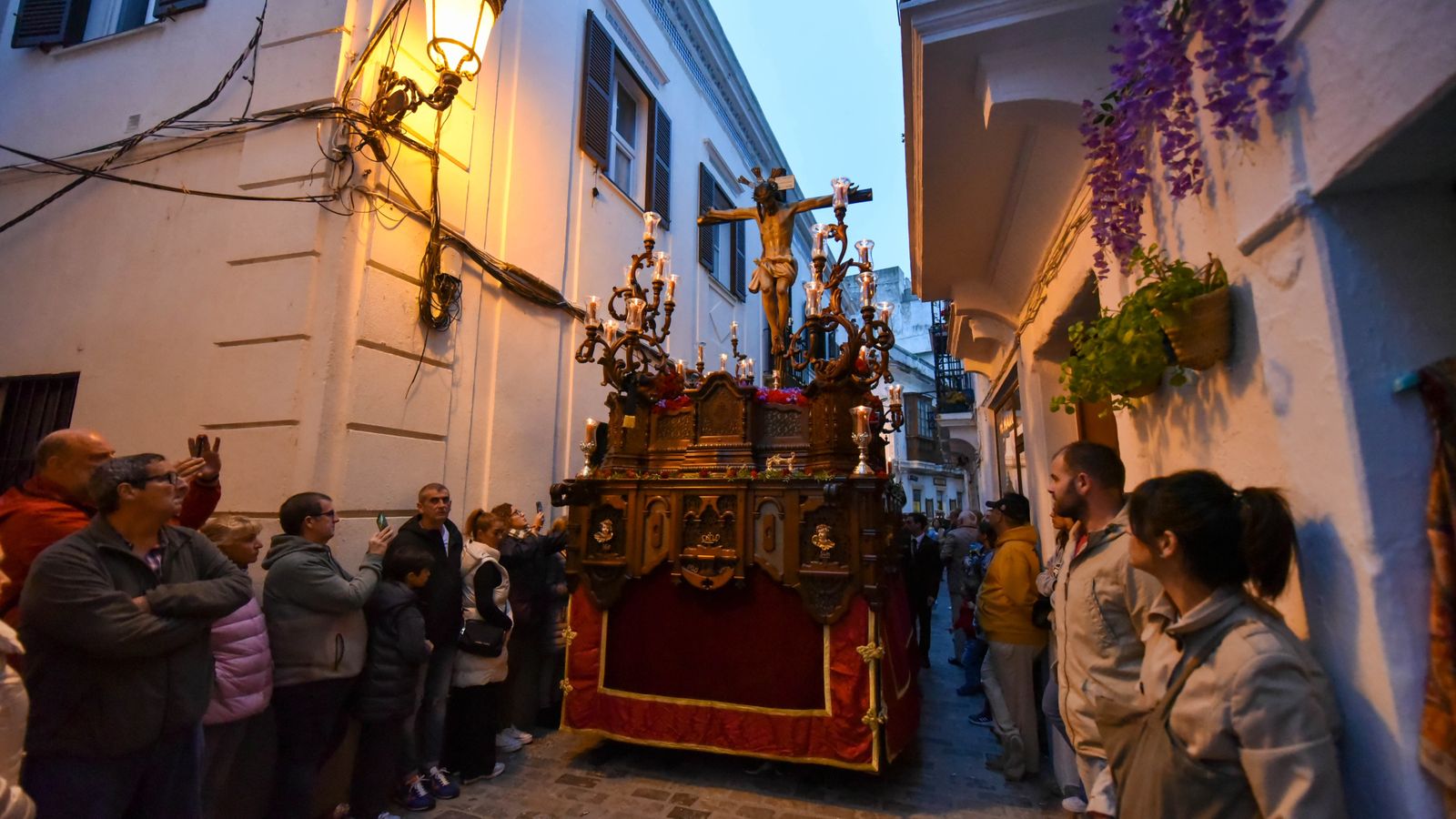 Fotos del Martes Santos en Tarifa: Santisimo Cristo de la Salud y Nuestra Señora de los Dolores