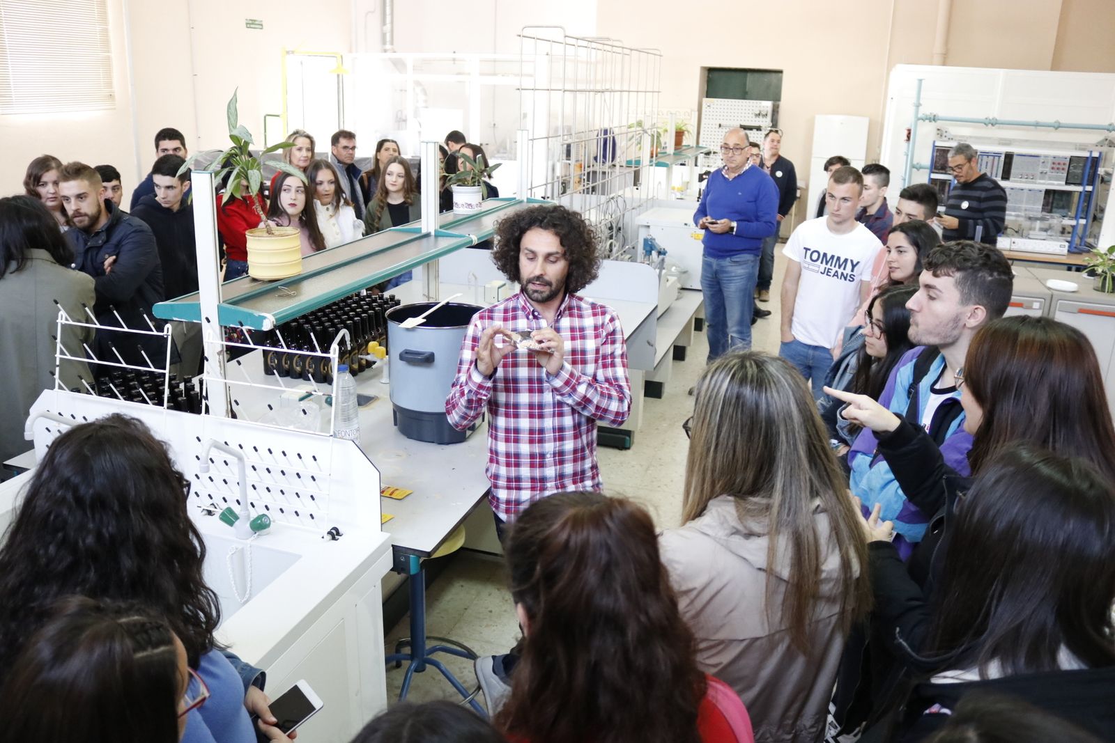 Imágenes de la presentación de la nueva cerveza de los alumnos del IES Mediterráneo