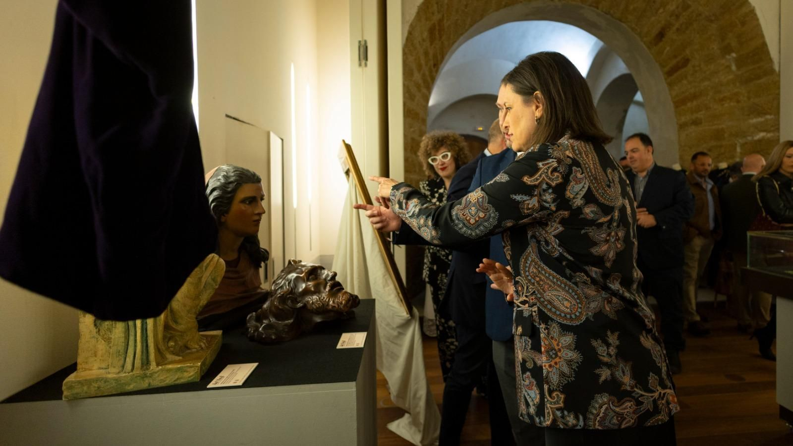 Inaugurada la muestra 'Dei Craft': San Fernando muestra su patrimonio cofrade