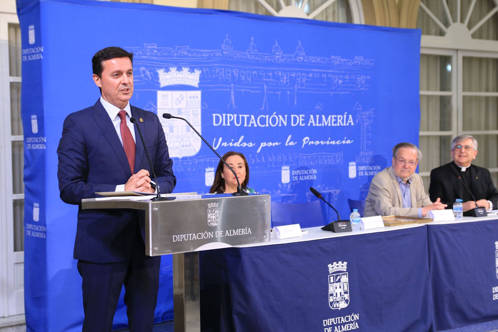 Presentación del libro del centenario del Santo Entierro