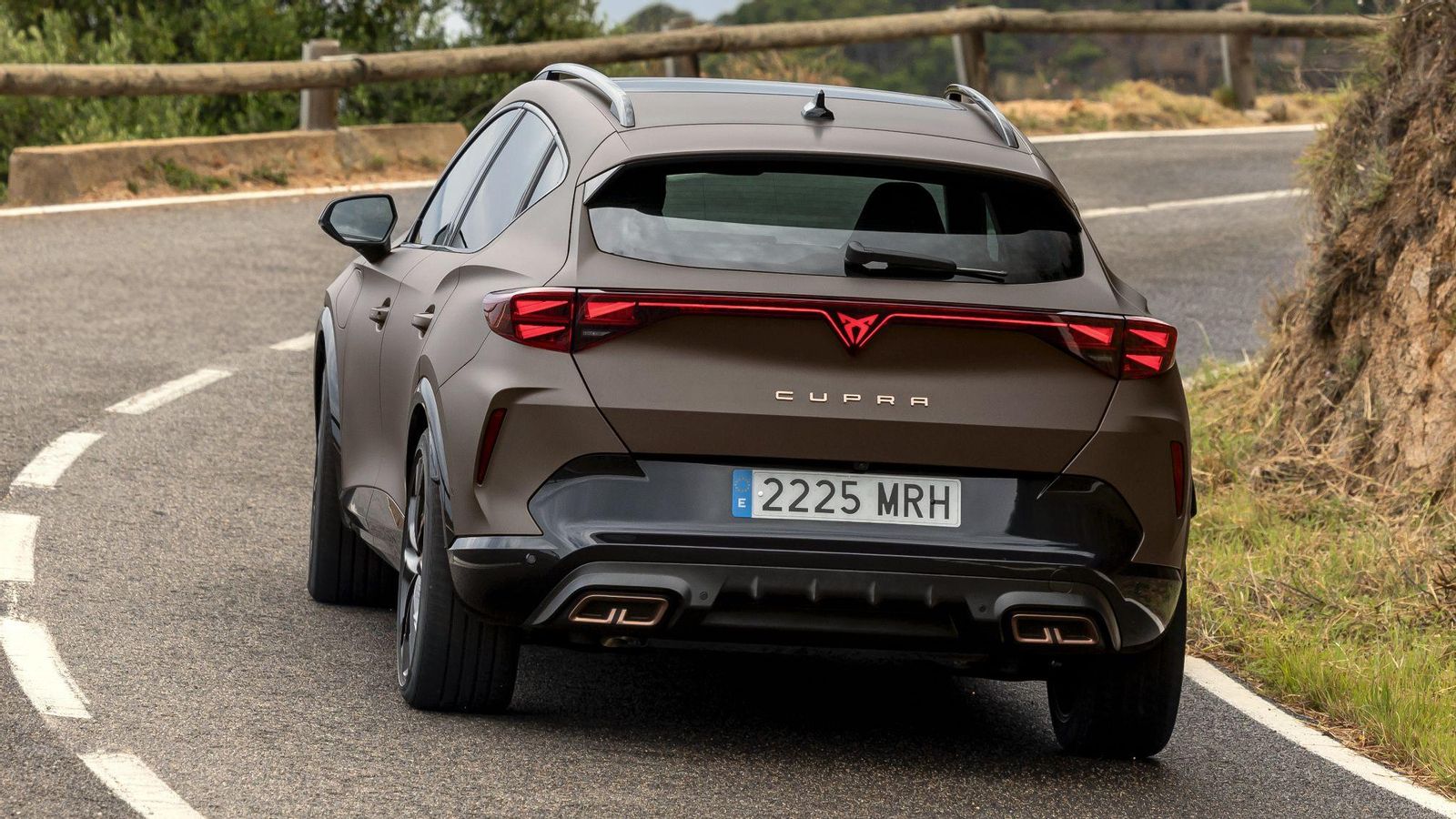 La agilidad para cambiar de dirección del Formentor es uno de los atributos que en mayor medida marca las diferencias de este modelo dentro de su segmento, el de los SUV compactos. La agilidad para cambiar de dirección del Formentor es uno de los atributos que en mayor medida marca las diferencias de este modelo dentro de su segmento, el de los SUV compactos.