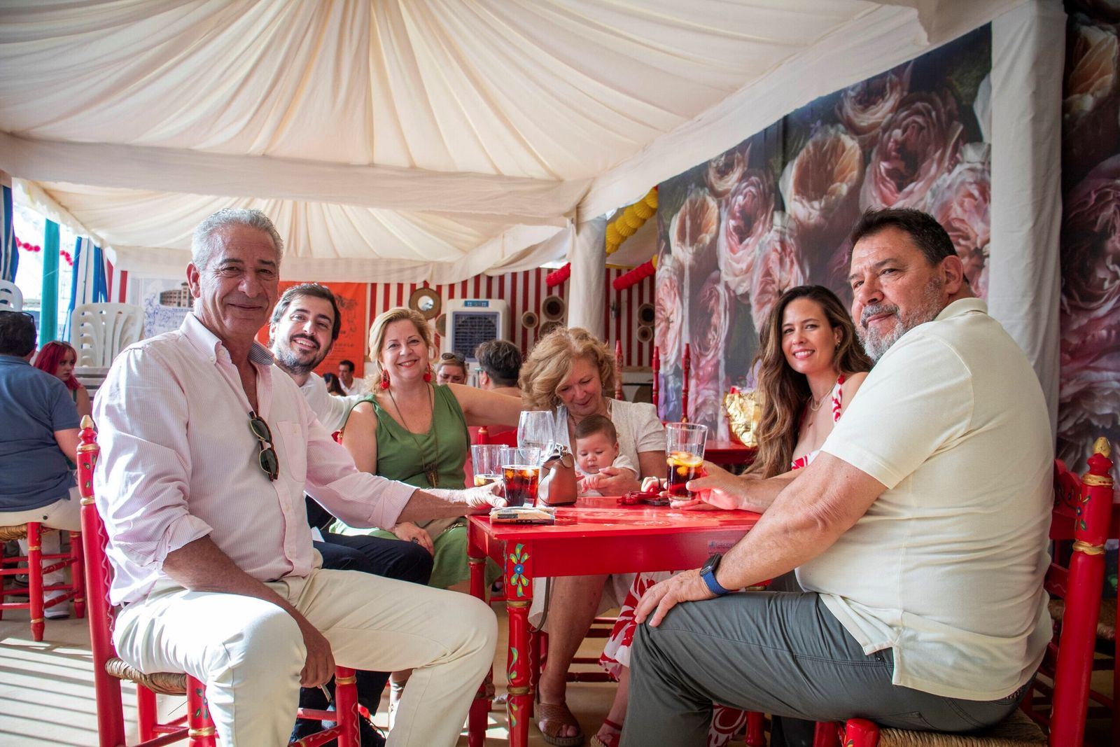 Granada vive un domingo de Corpus marcado por el buen tiempo.