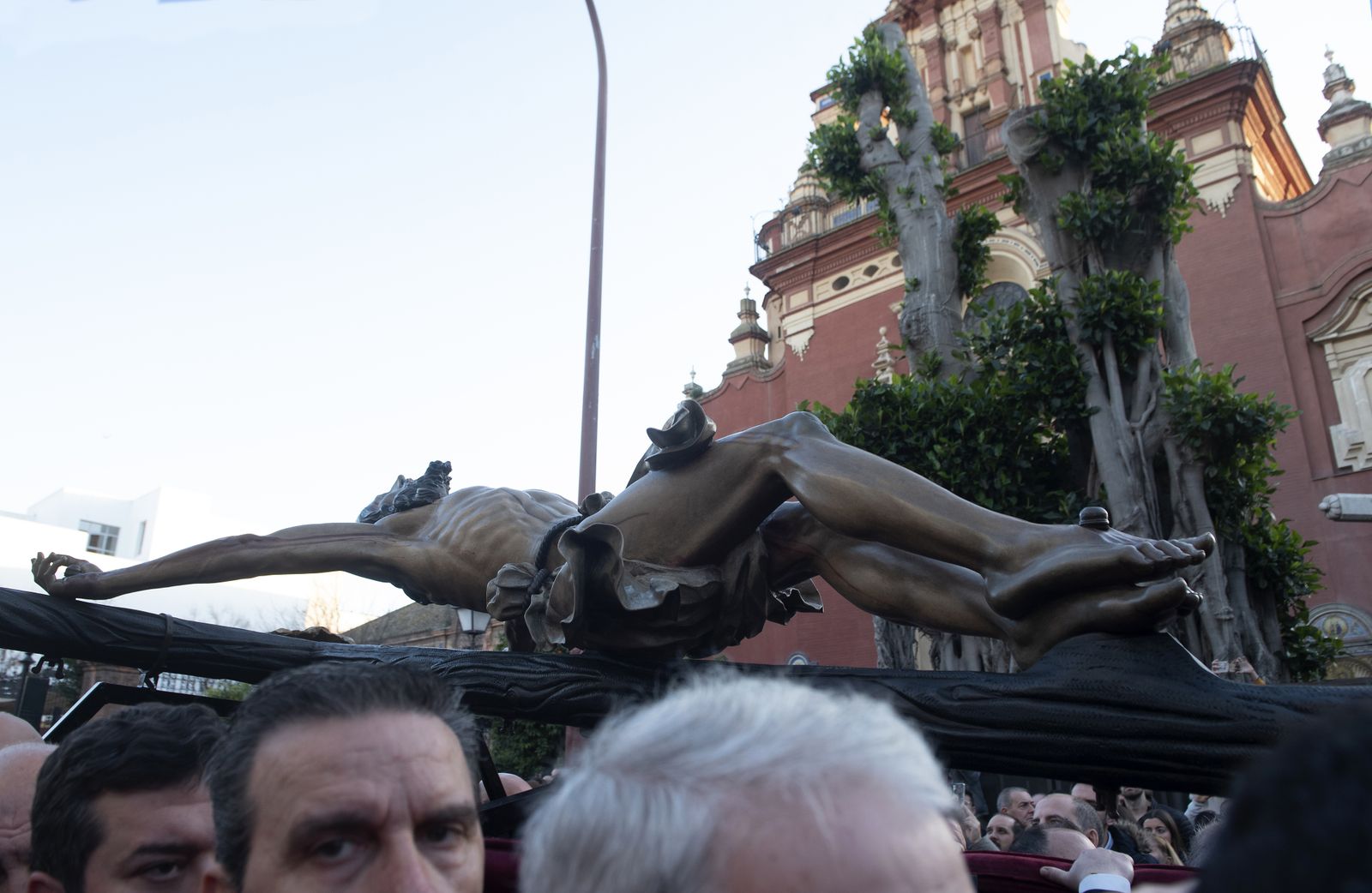 Imágenes del Vía crucis extraordinario del Cachorro por las calles de Triana