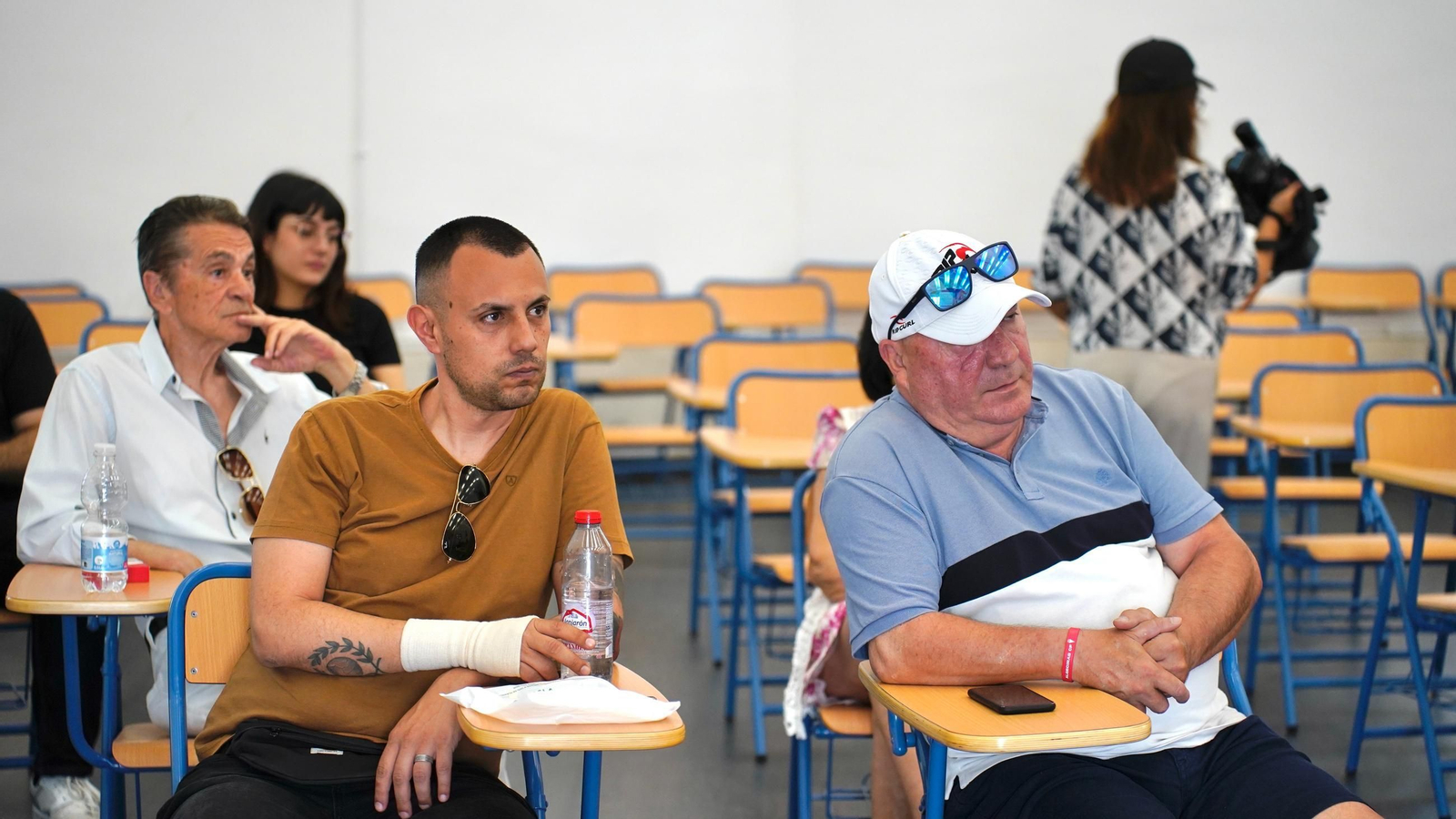 Fotos de la presentación de la campaña de abonados del Algeciras C.F en la Escuela de Arte de Algeciras