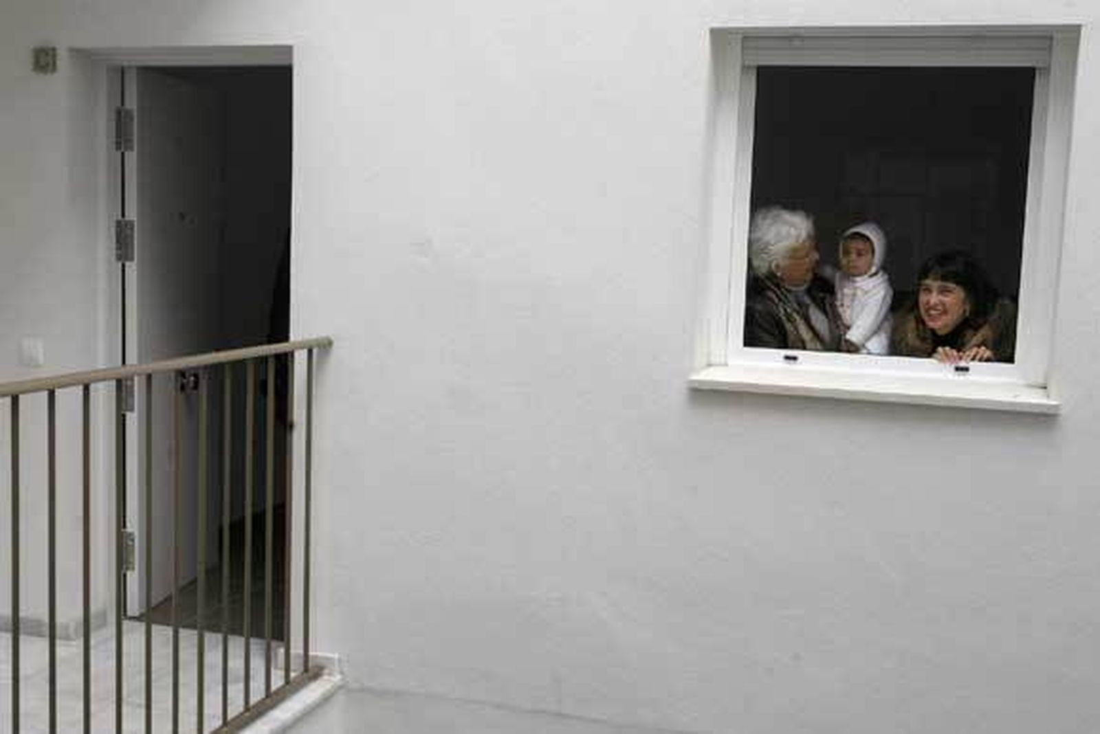 Teófila Martínez entrega las llaves de las viviendas construidas en Botica, 27  Foto: Jose Braza