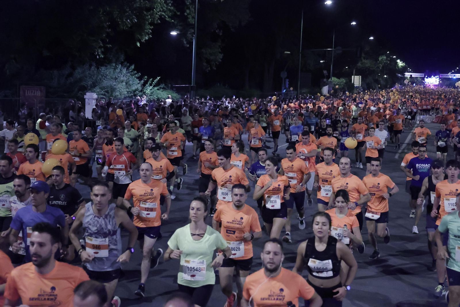 Búscate en la Carrera Nocturna de Sevilla (1)