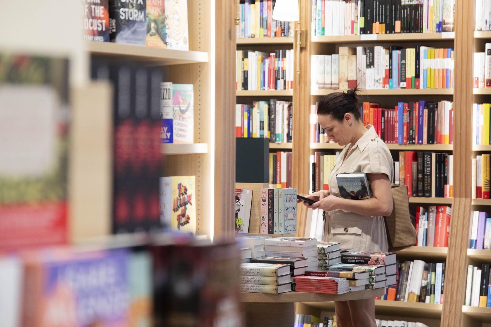 Las imágenes de la apertura de la Casa del Libro en el Centro Comercial Torrecárdenas de Almería