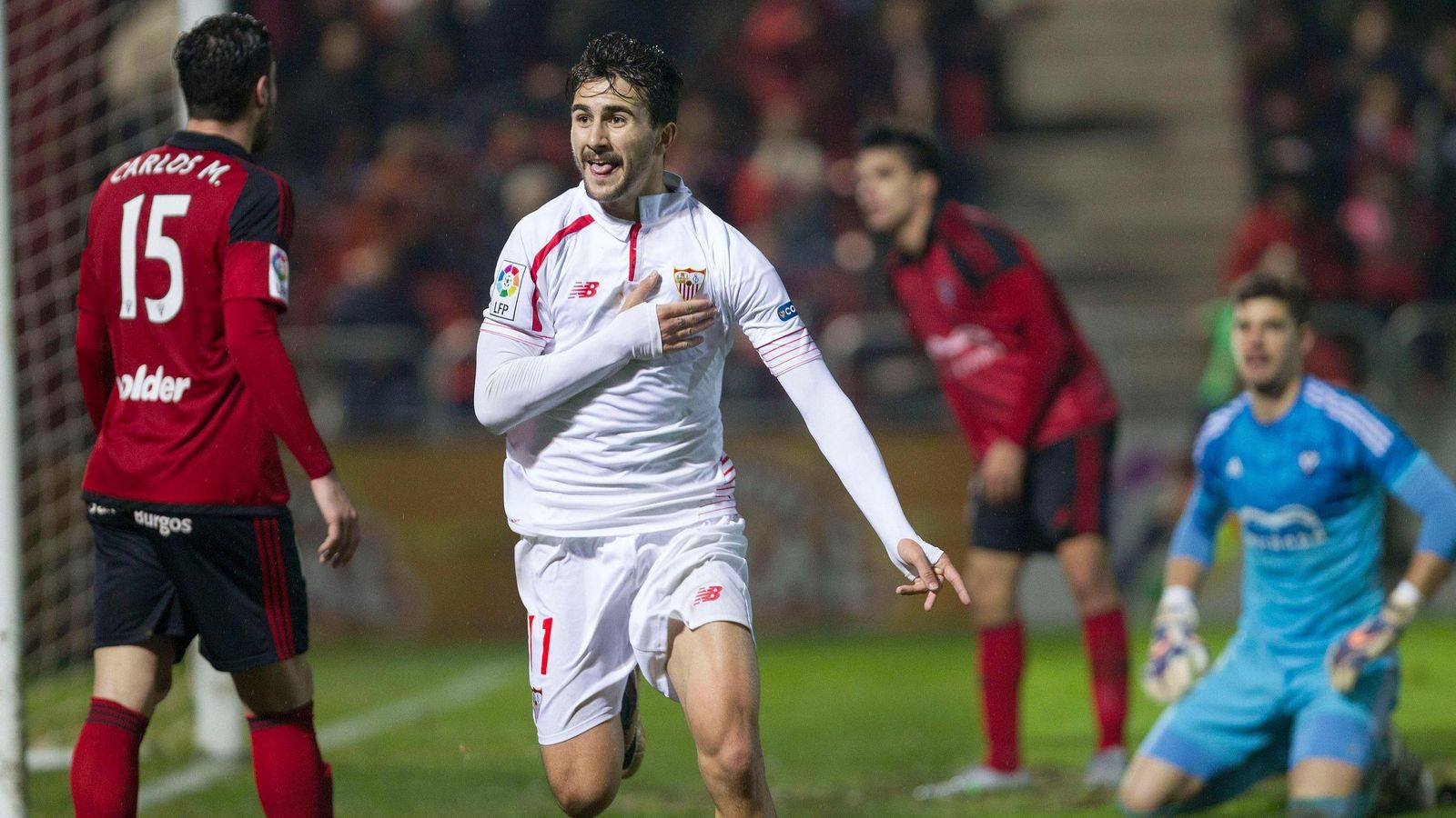 Juan Muñoz celebra su gol con el Sevilla en Copa del Rey ante el Mirandés.