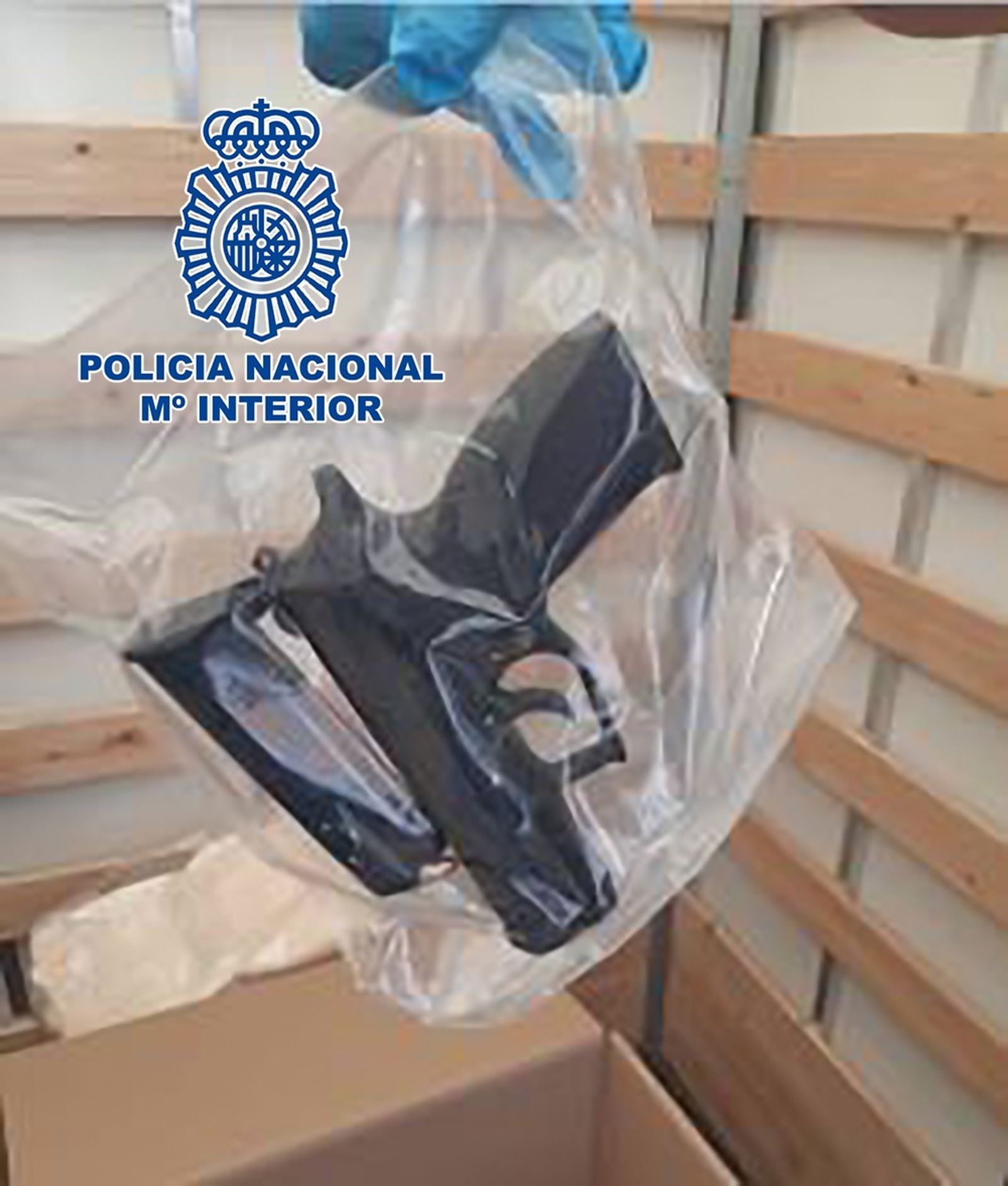 Una de las armas intervenidas por los agentes