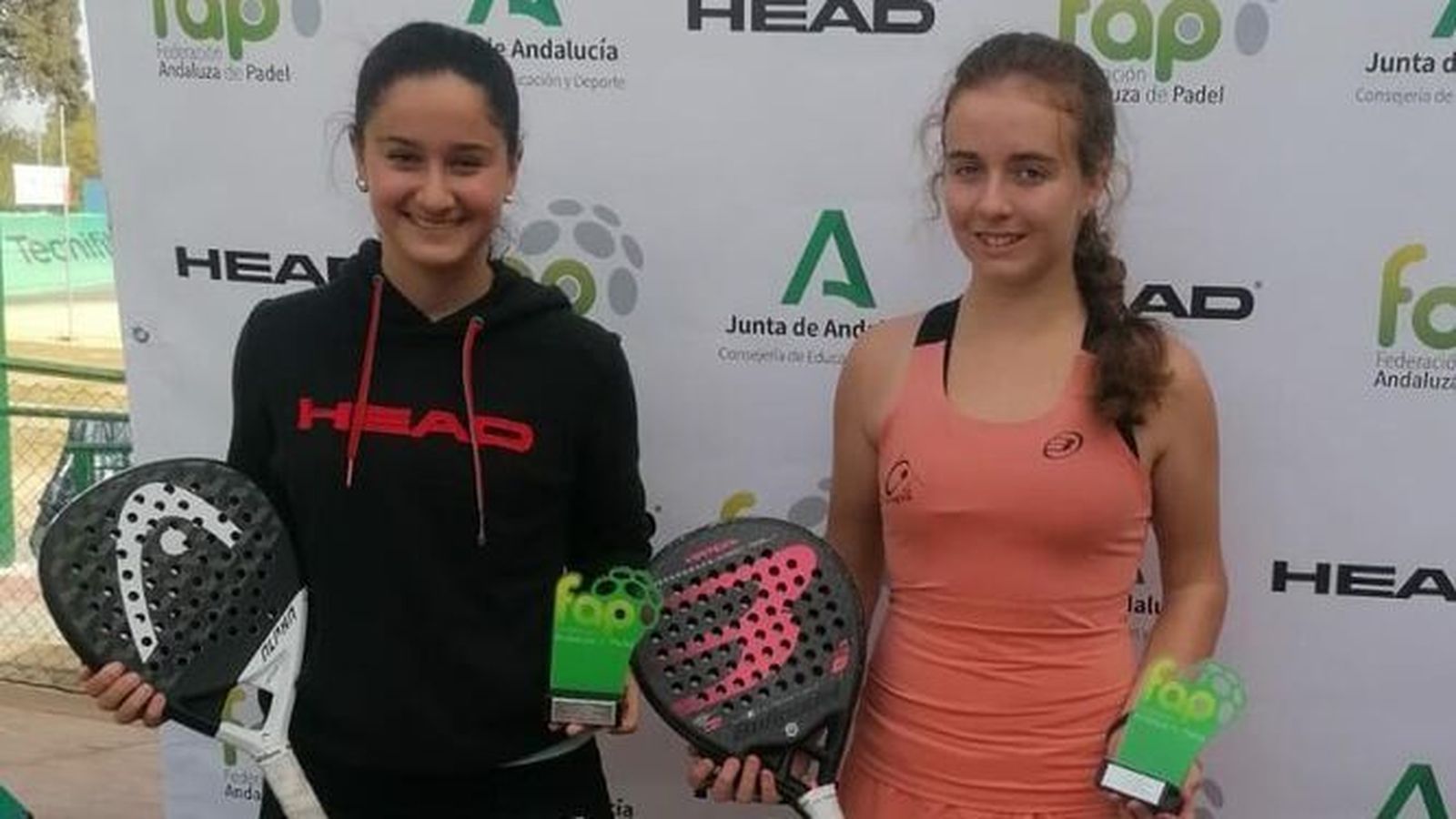 Julieta Alemán (izq.) y Raquel Eugenio, se han clasificado para el TyC Premium de pádel.