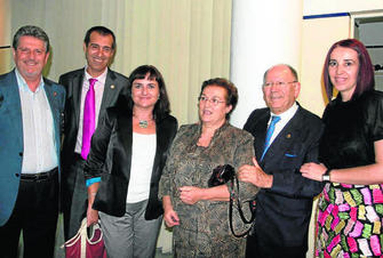 Julián García, Francisco José Ros, Isabel Arévalo, José Antonio Cruz y su mujer y la esposa del nuevo presidente.