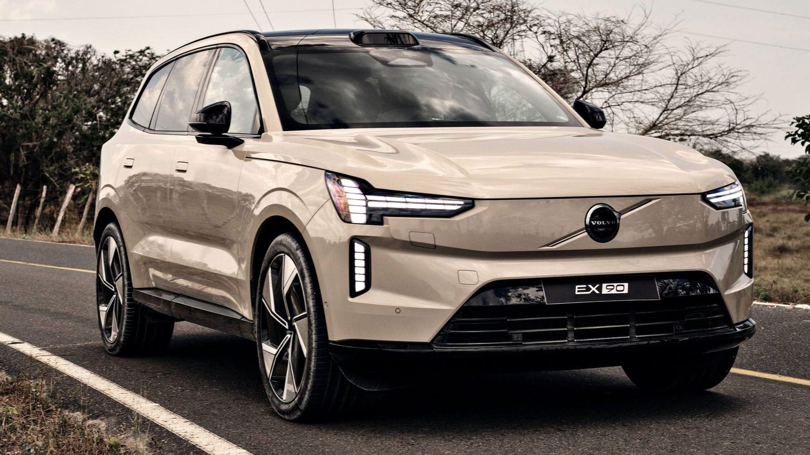 Si bien las actualizaciones son de enjundia en lo que a su sistema de propulsion se refiere, habrá que esperar a más adelante para que también alcancen al aspecto del EX90.