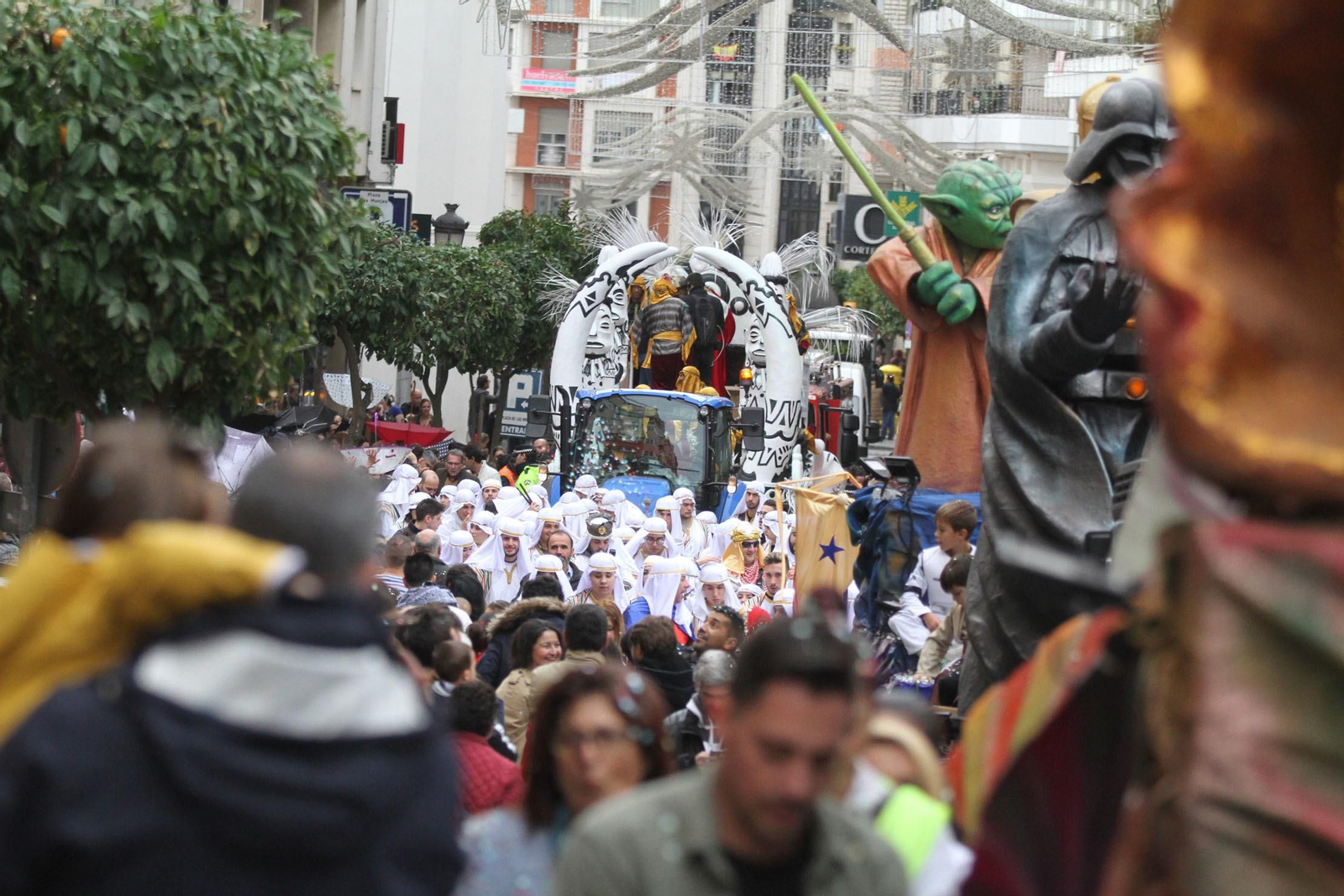 Cabalgata de los Reyes Magos 2018: Melchor, Gaspar y Baltazar adelantan su salida para llenar de ilusión las calles de Huelva