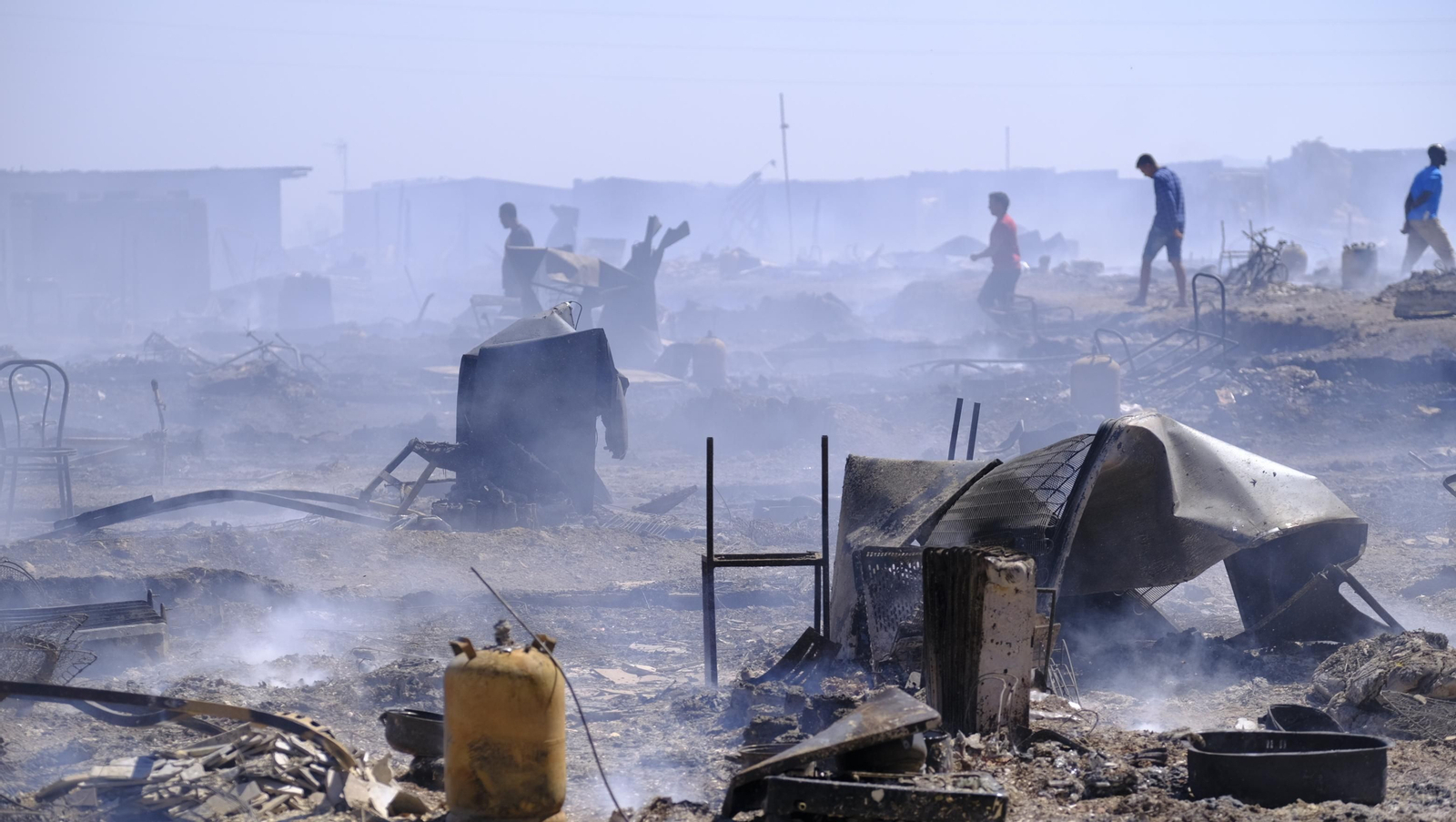 Fotogalería incendio asentamiento de chabolas en Atochares-Níjar (Almería)
