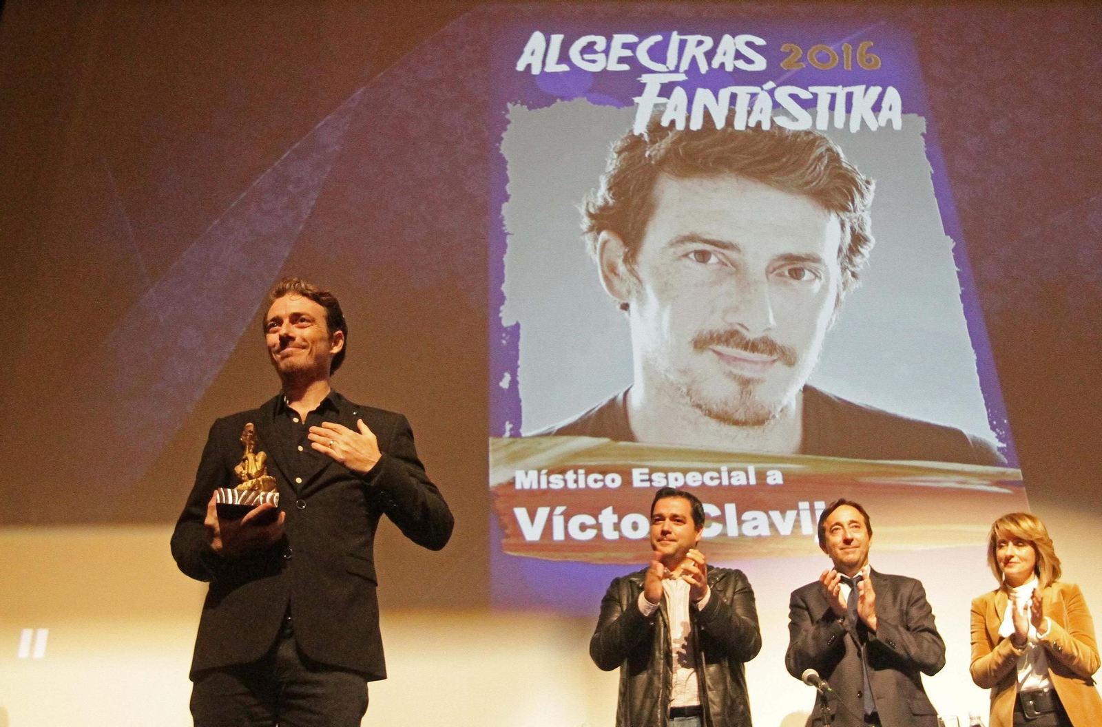 Víctor Clavijo, recibiendo el 'Místico Especial' en Algeciras Fantástika.