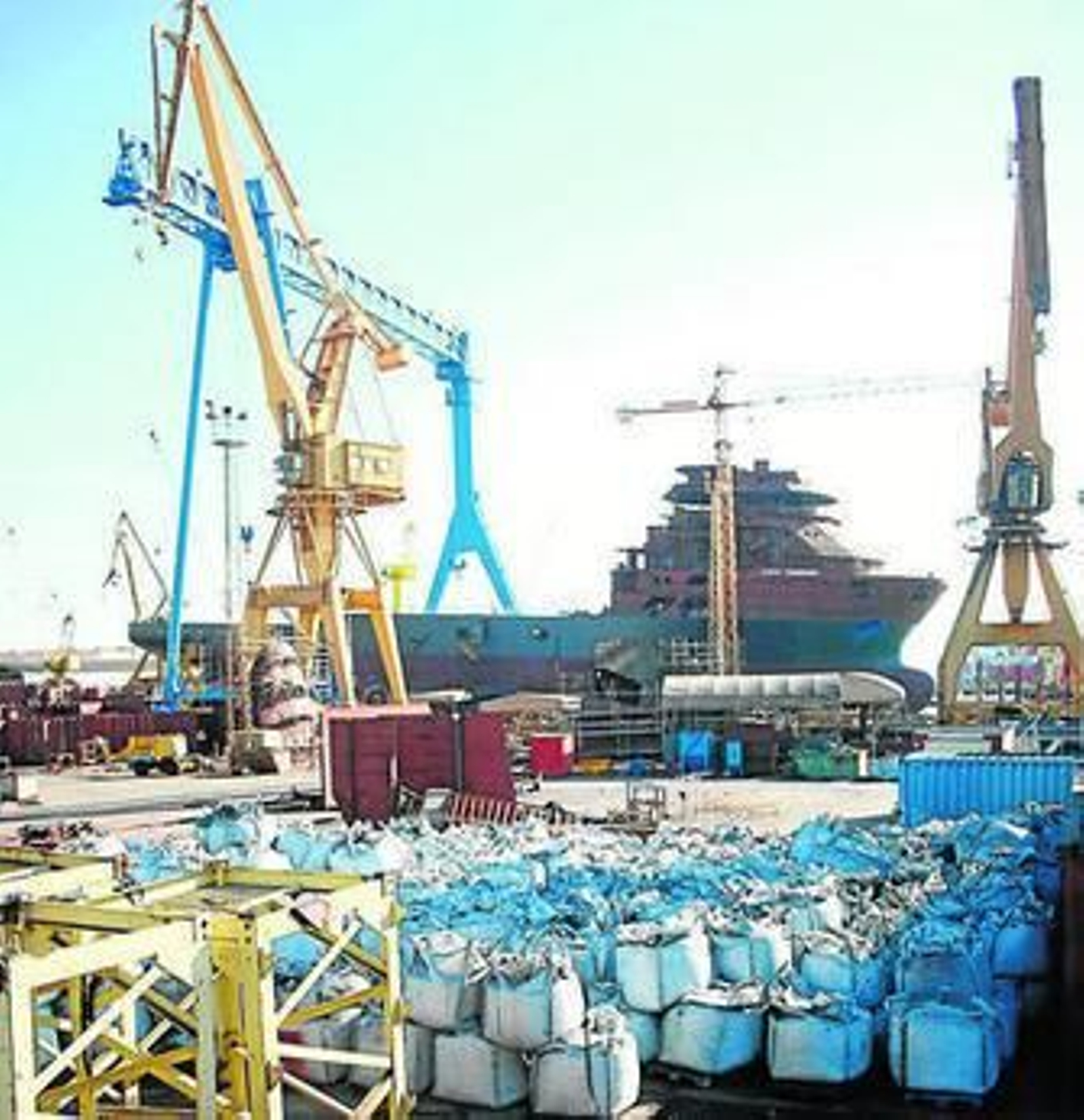 Instalaciones de Astilleros en Huelva.