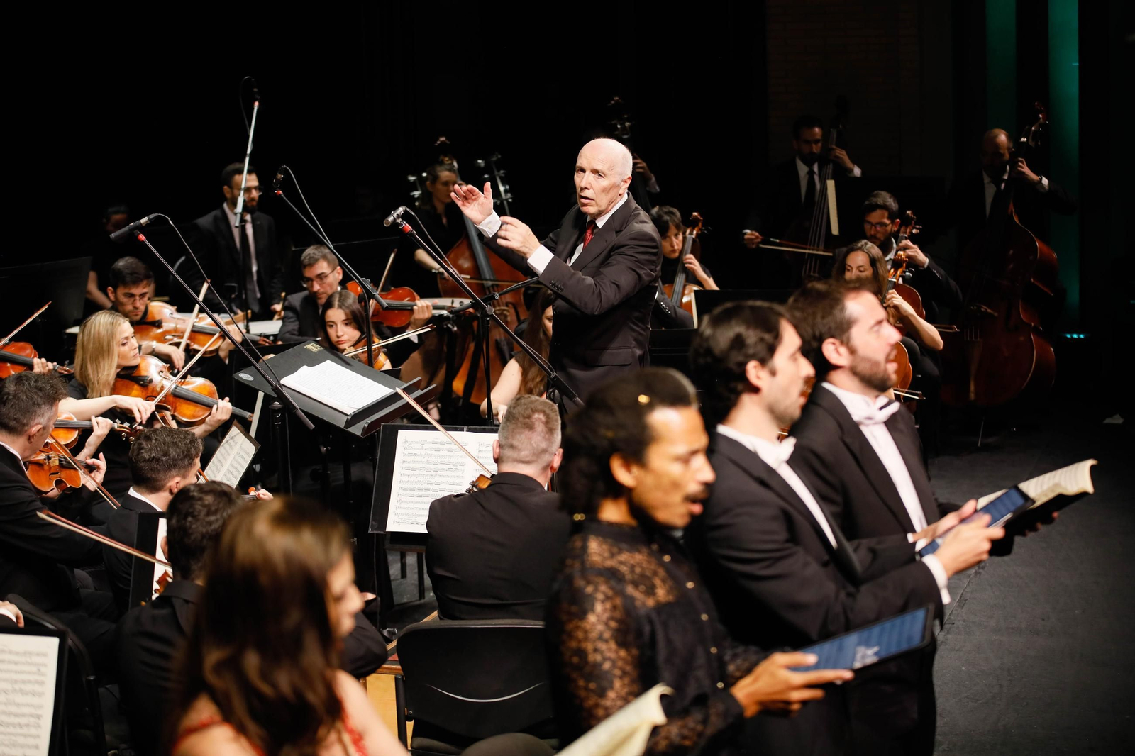 Imágenes de la novena Beethoven interpretado por la OCAL y Orfeón para Cajamar