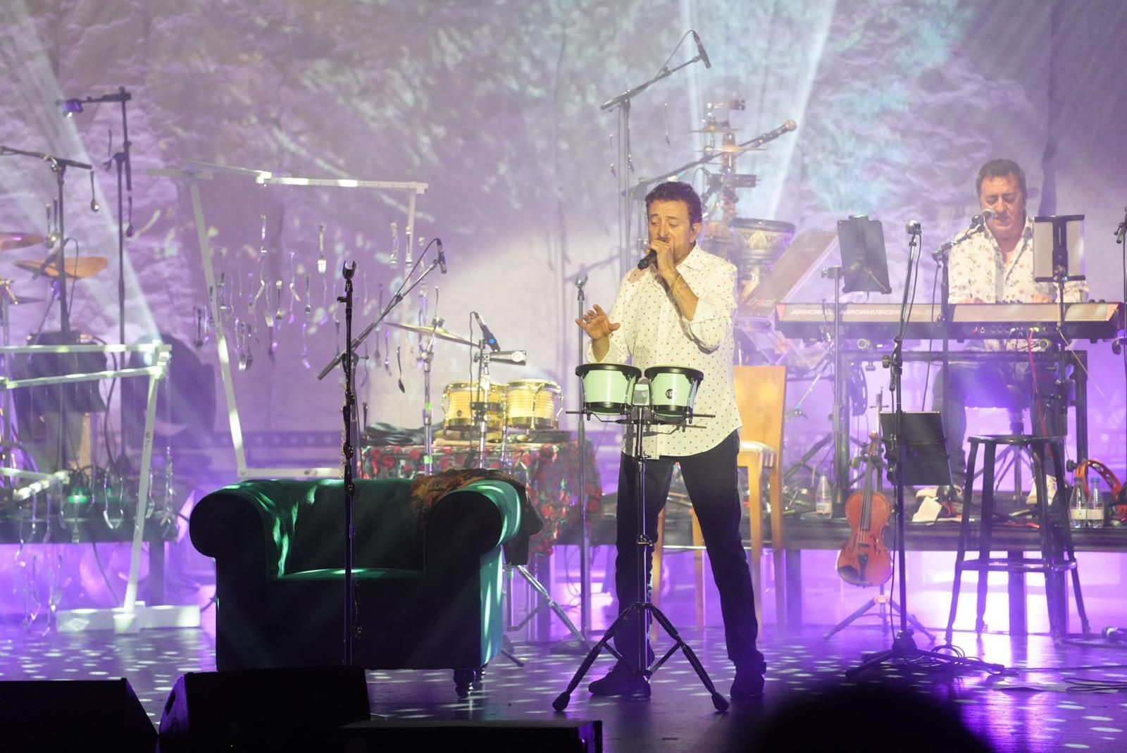 El concierto de Manolo García en el teatro El Silo de Pozoblanco, en fotografías