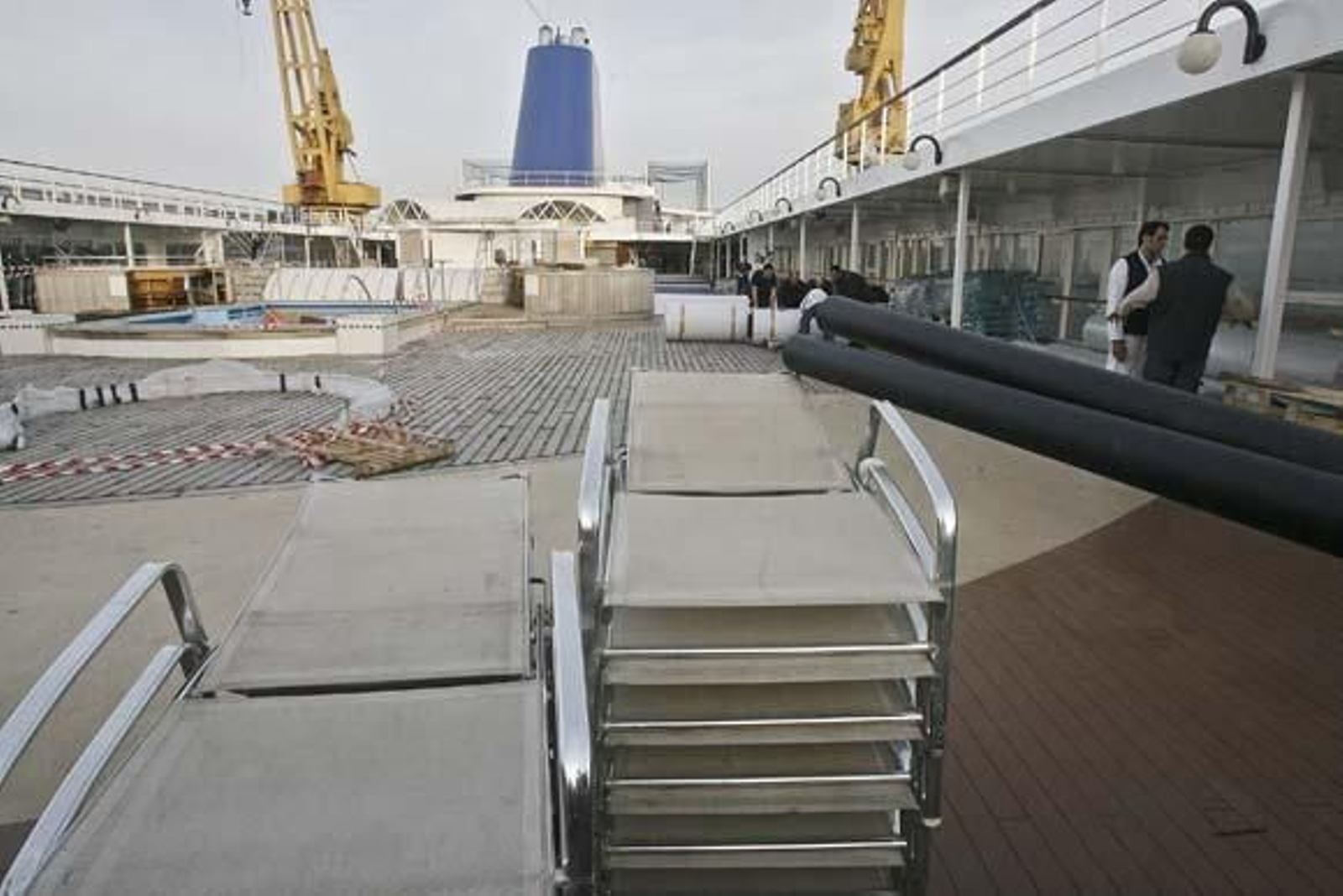 Más de 200 operarios de Navantia participan en la revisión del buque de Iberocruceros

Foto: Joaquin Pino