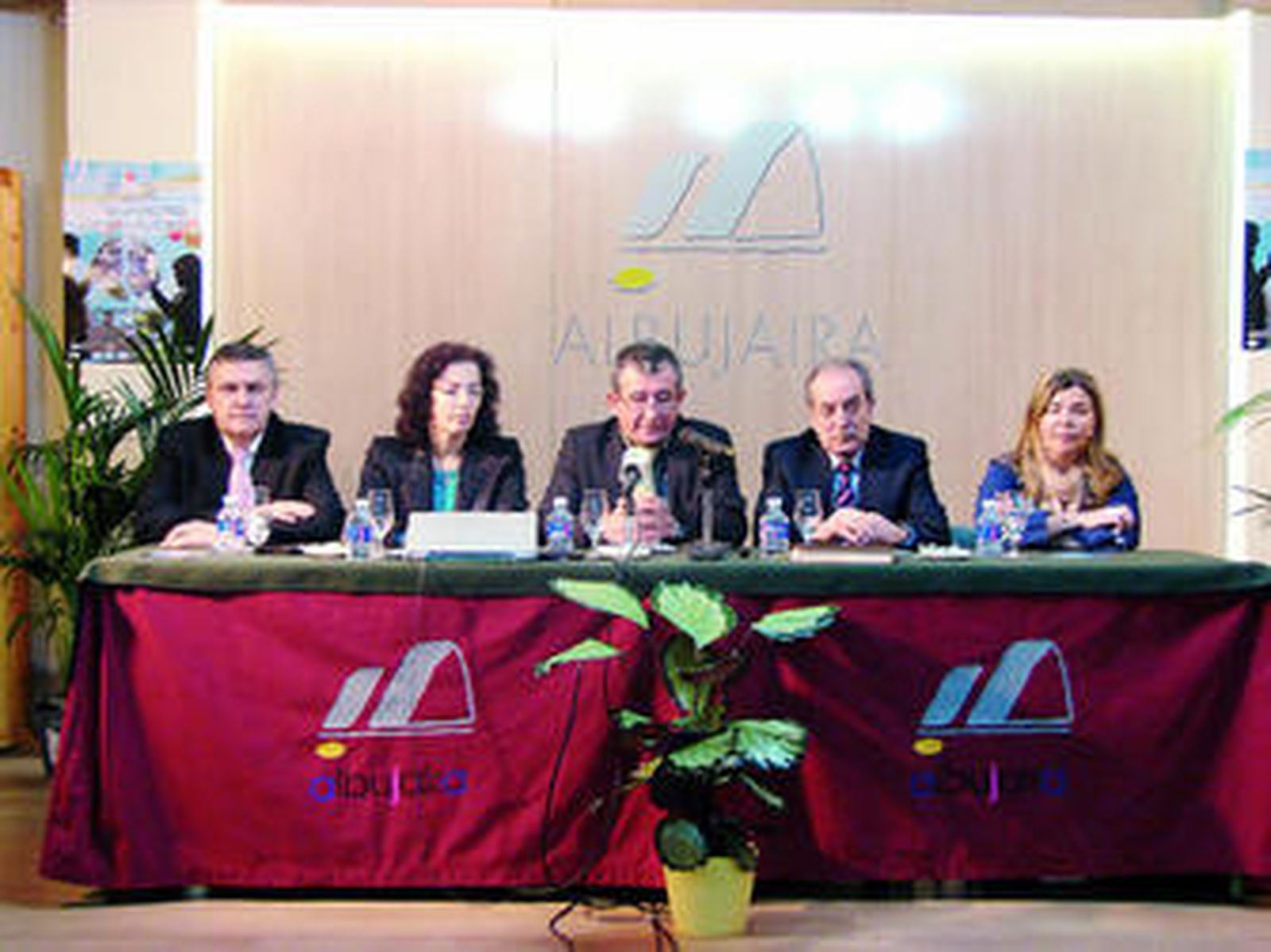 Componentes de la mesa inaugural de la Muestra