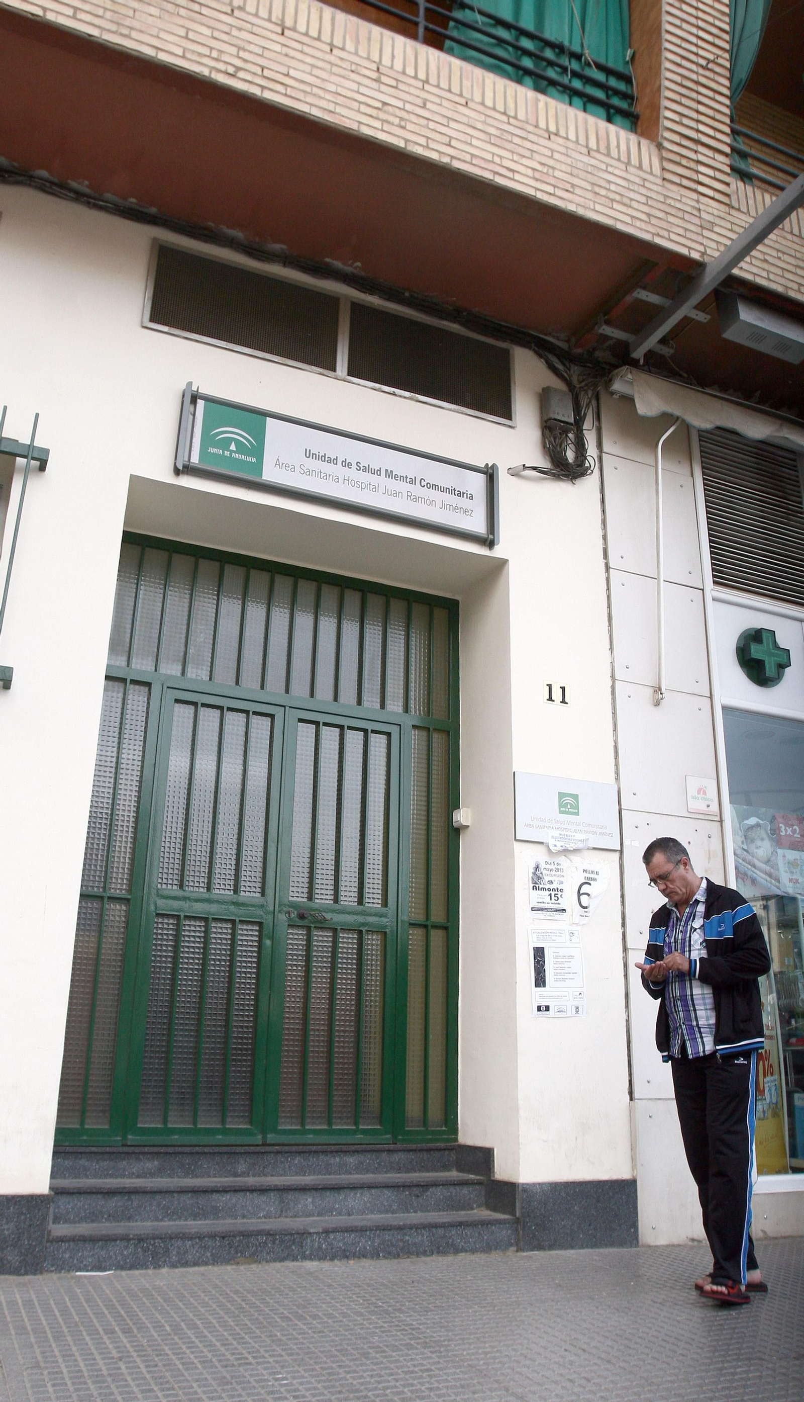 Entrada a las consultas de Salud Mental en Isla Chica.