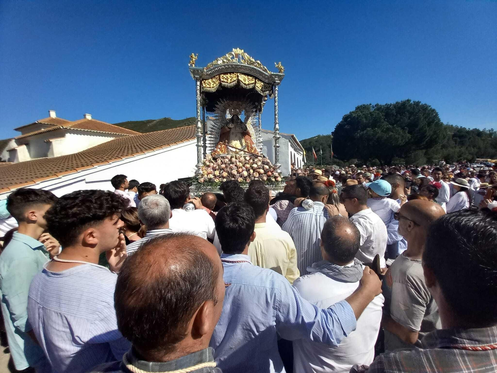 La Romería de Nuestra Señora de la Coronada en Calañas, en imágenes