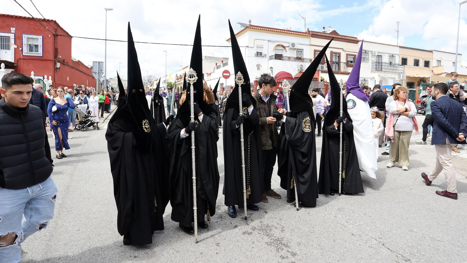 Imágenes de la Hermandad de Salud de San Rafael en el Martes Santo de Jerez 2025