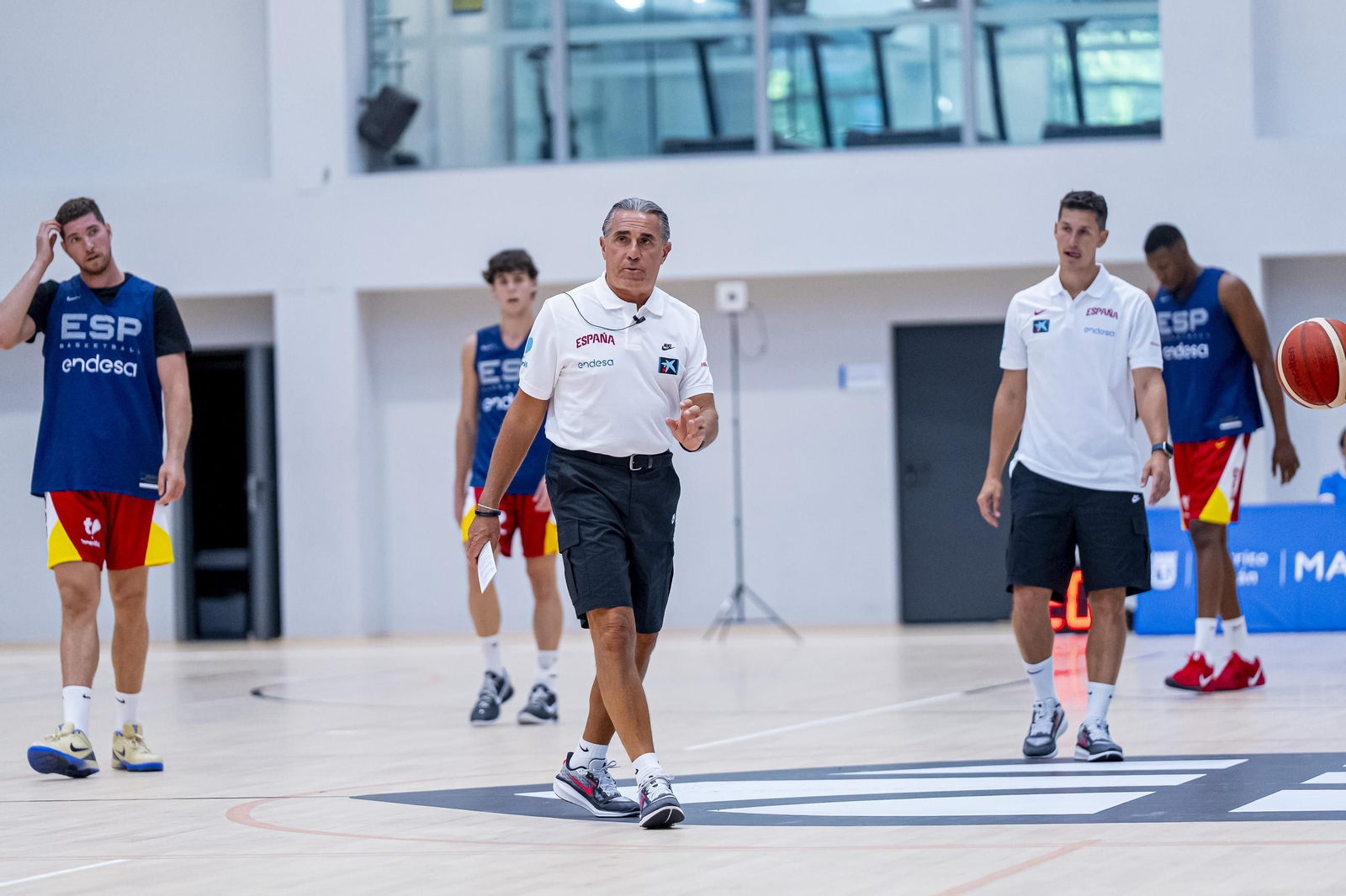 El primer entrenamiento de España con Mario Saint-Supéry y Alberto Díaz