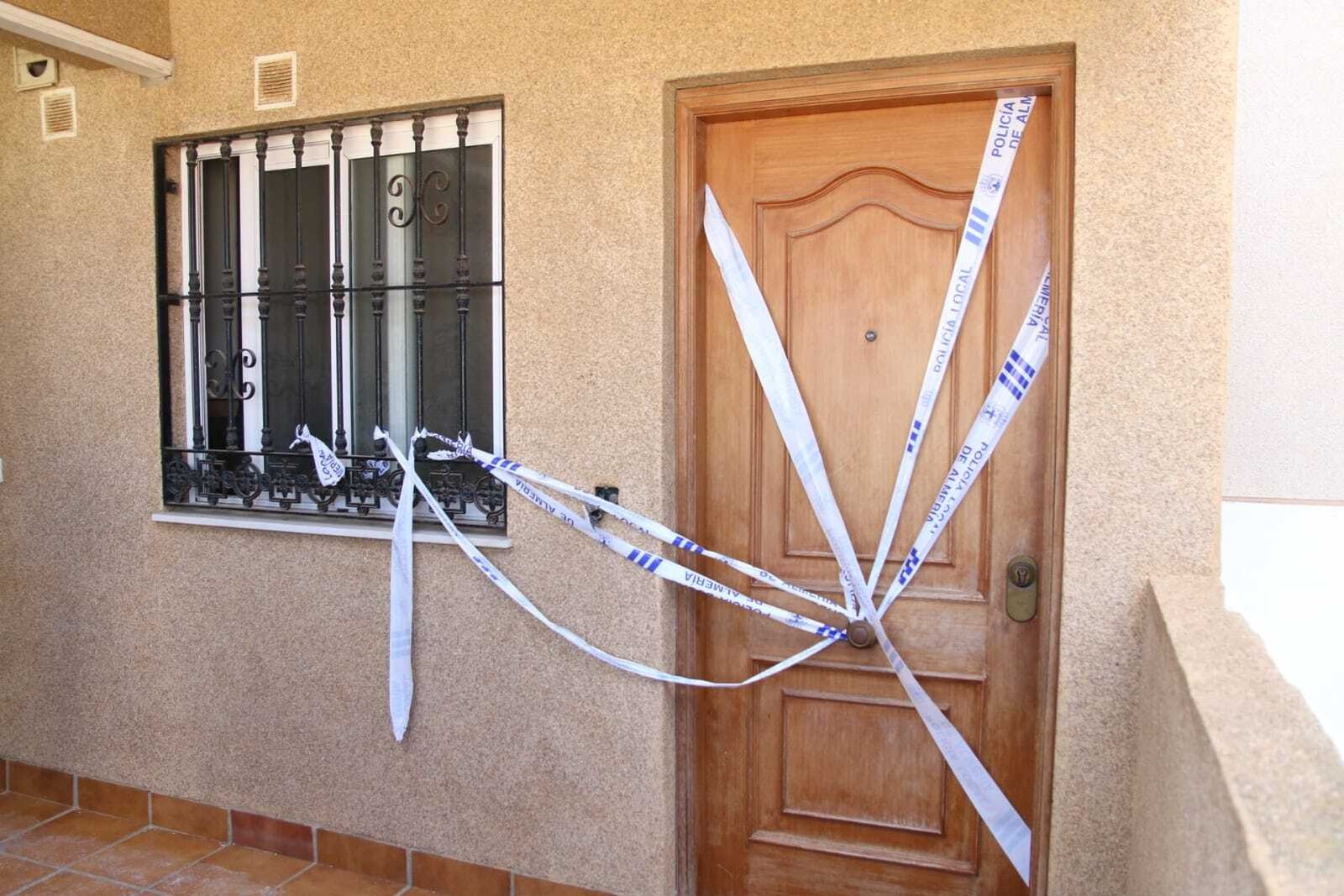 Dos menores y su madre mueren en un incendio intencionado en El Alquián