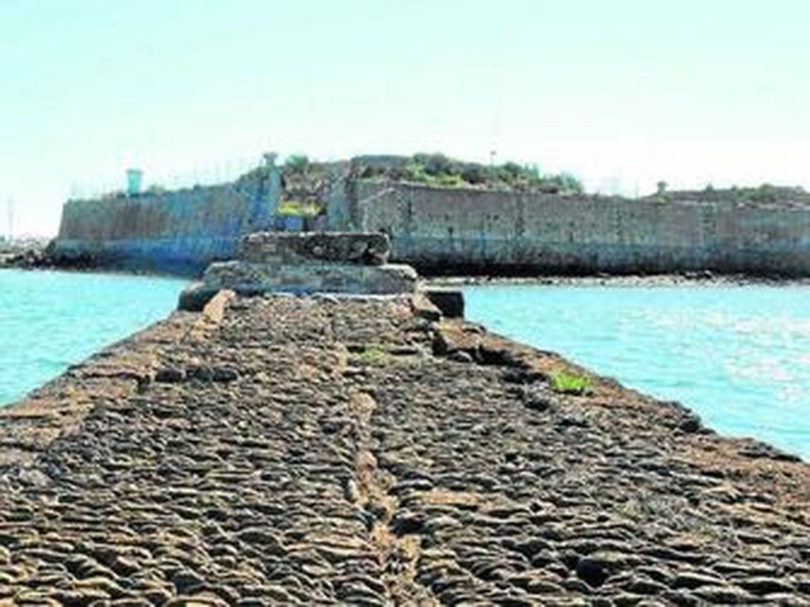 El espigón de Punta Cantera, en la parte histórica de los polvorines de Fadricas.