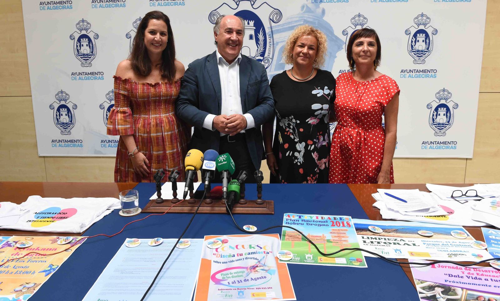 Foto de familia de la presentación del balance de Barrio Vivo.