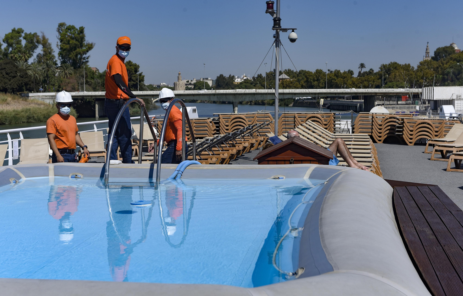 Más de 100 cruceristas, en una travesía por el Guadalquivir rumbo a Huelva y Cádiz