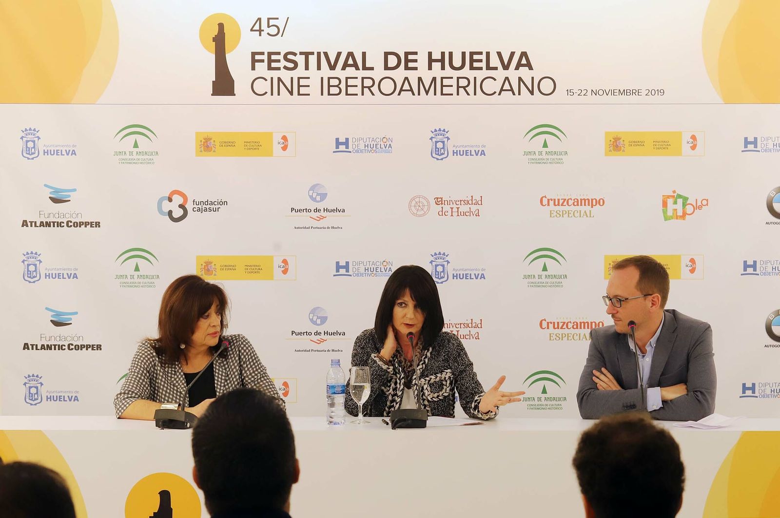Imágenes de la entrega del premio "Cine y valores" de Huelva Información a "Hora América" de RNE en el Festival de Huelva Cine Iberoamericano