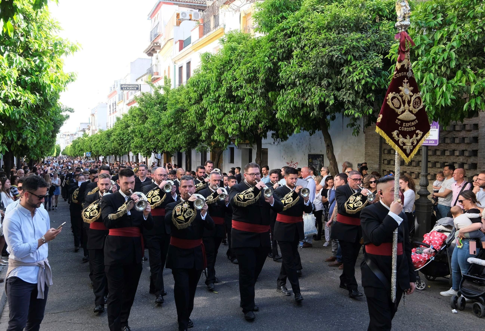 Jueves Santo en Córdoba: la procesión de la Caridad, en imágenes