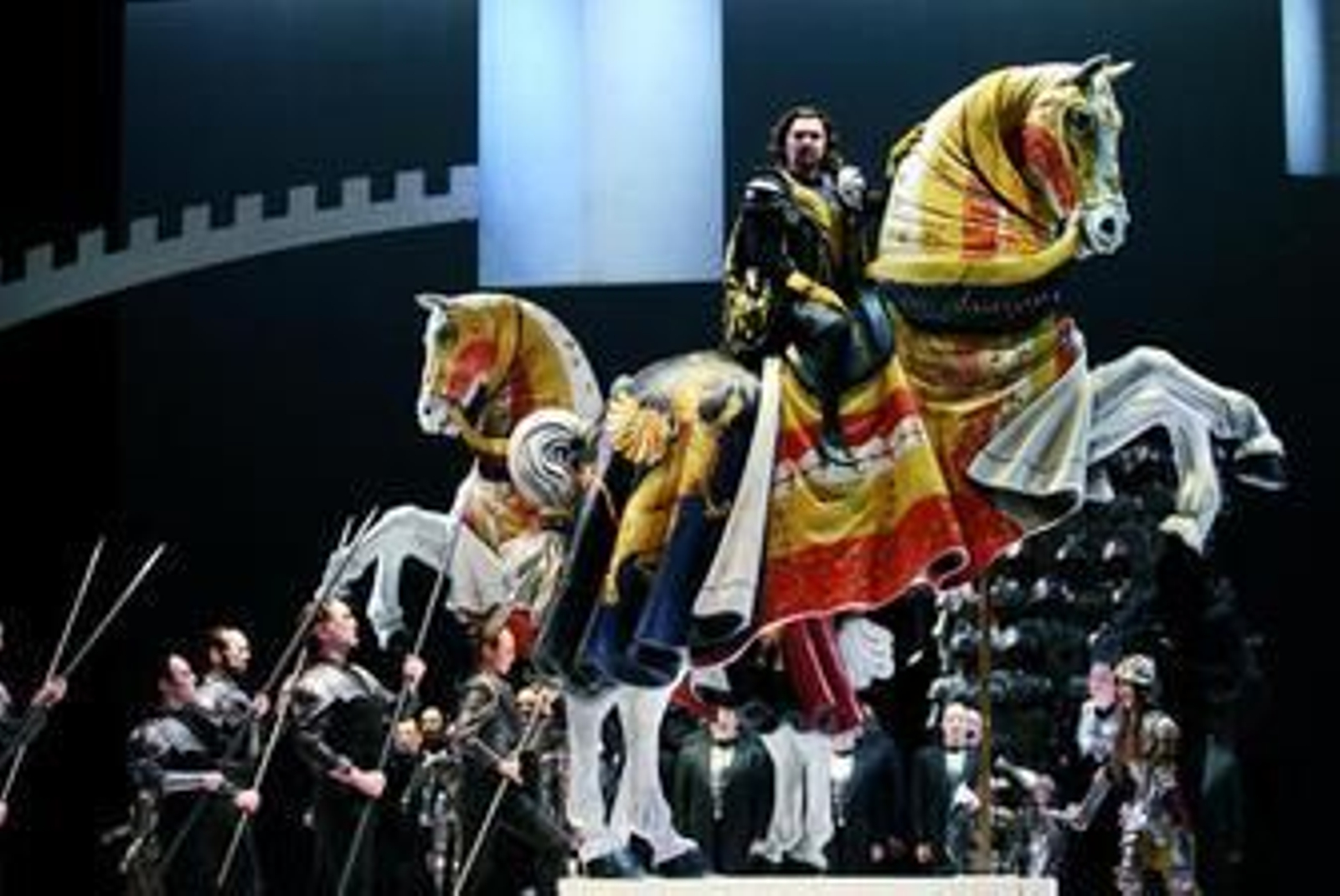 La escenografía del griego Yannis Kokkos plantea 'Tancredi' como un aparente cuento medieval.