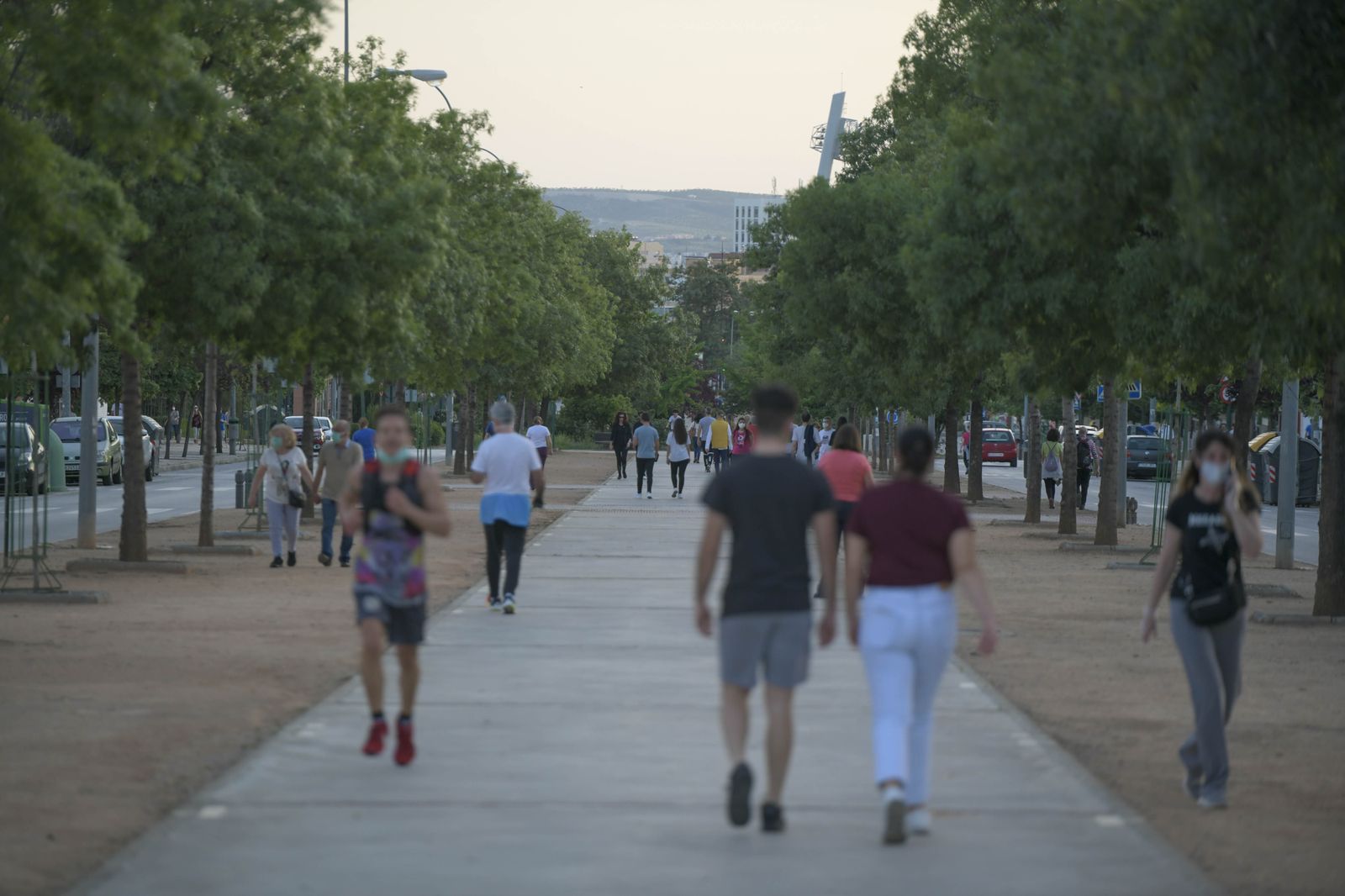 La desescalada se desmadra en Granada: bañistas en el río Genil