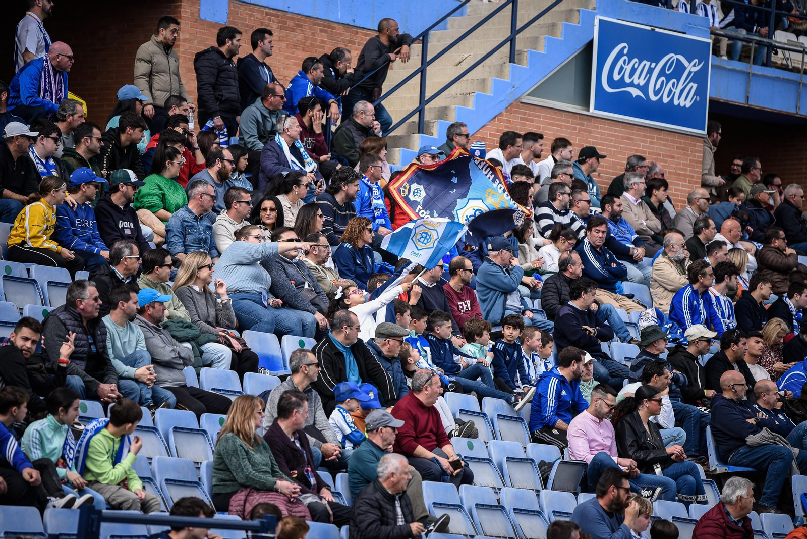 Imágenes de la afición en el Colombino en el Recreativo - Antequera