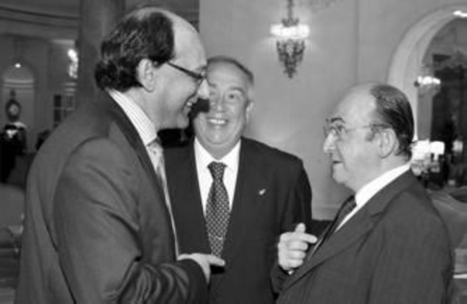 Peter Caruana, ayer en Madrid junto a José Carracao y Rafael Román.