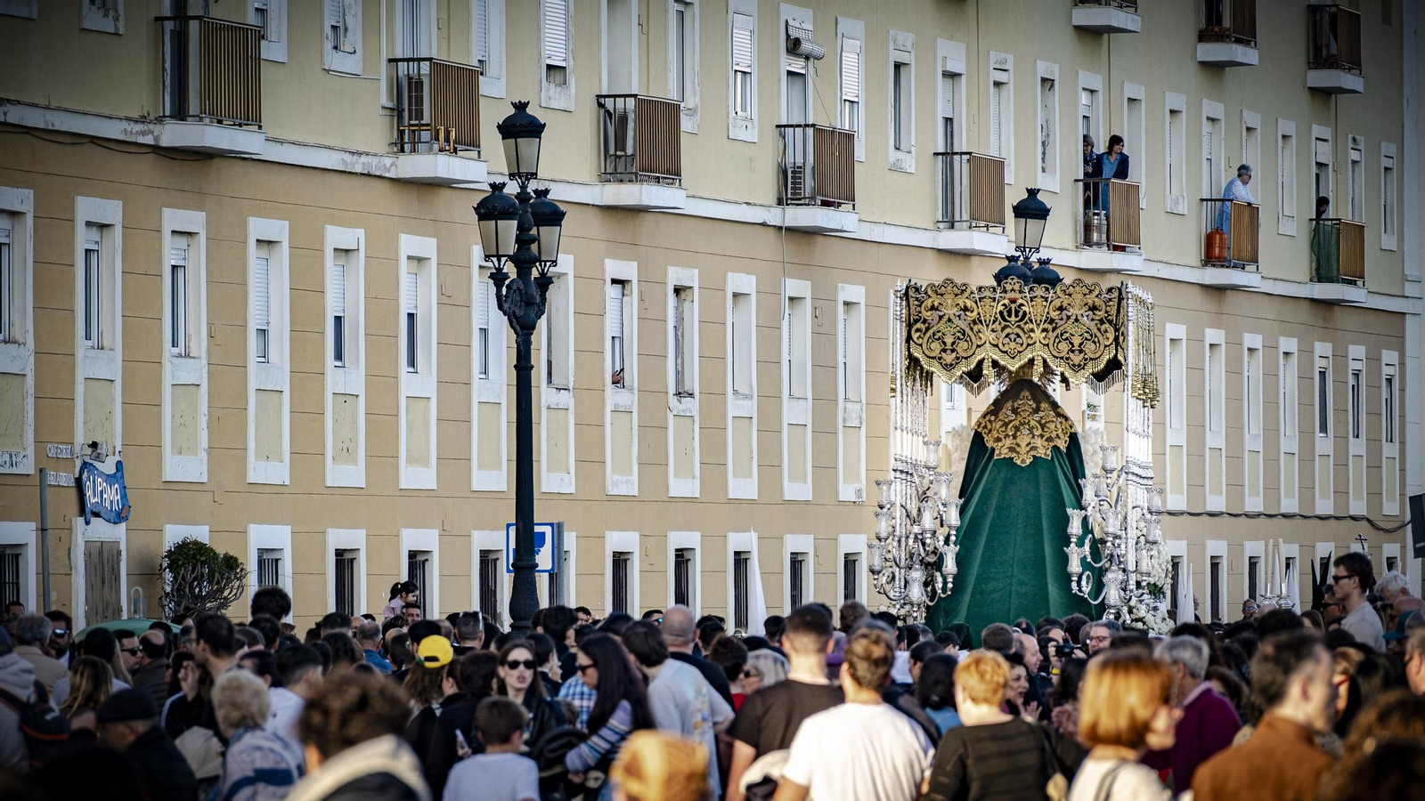 Imágenes de la salida de El Huerto en la Semana Santa de Cádiz 2025