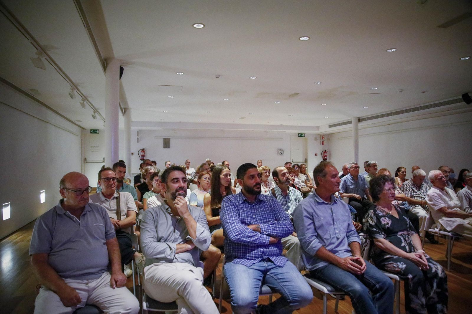 Las imágenes de la conferencia dentro de la "Semana Cultural Puerta Europa" de Ginés Valera en Almería