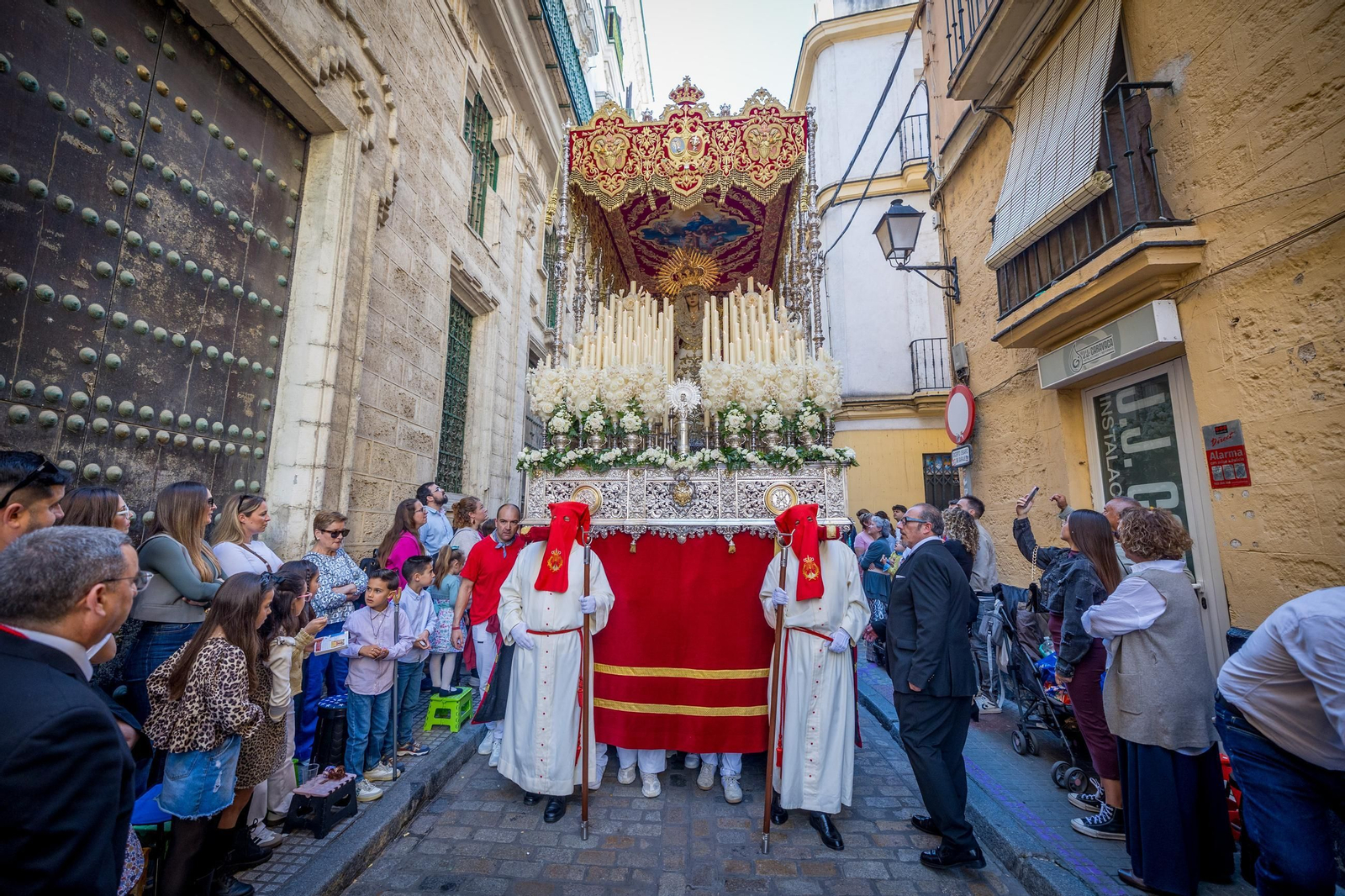 Imágenes de la salida de Las Penas en la Semana Santa de Cádiz 2025 Imágenes de la salida de Las Penas en la Semana Santa de Cádiz 2025