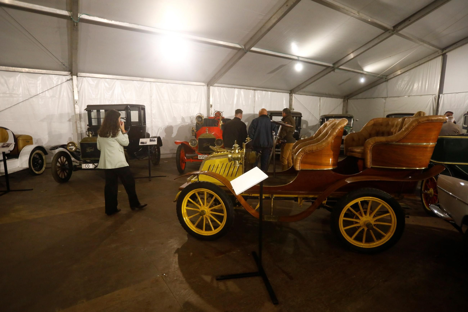 Un paseo en imágenes por la Exposición de la Historia del Automovilismo en Córdoba