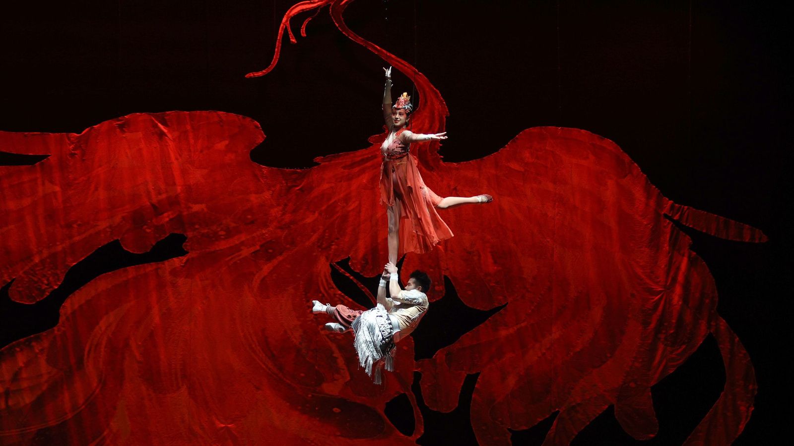 Imágenes del 'Gran Circo Acrobático de China' en el Teatro Villamarta