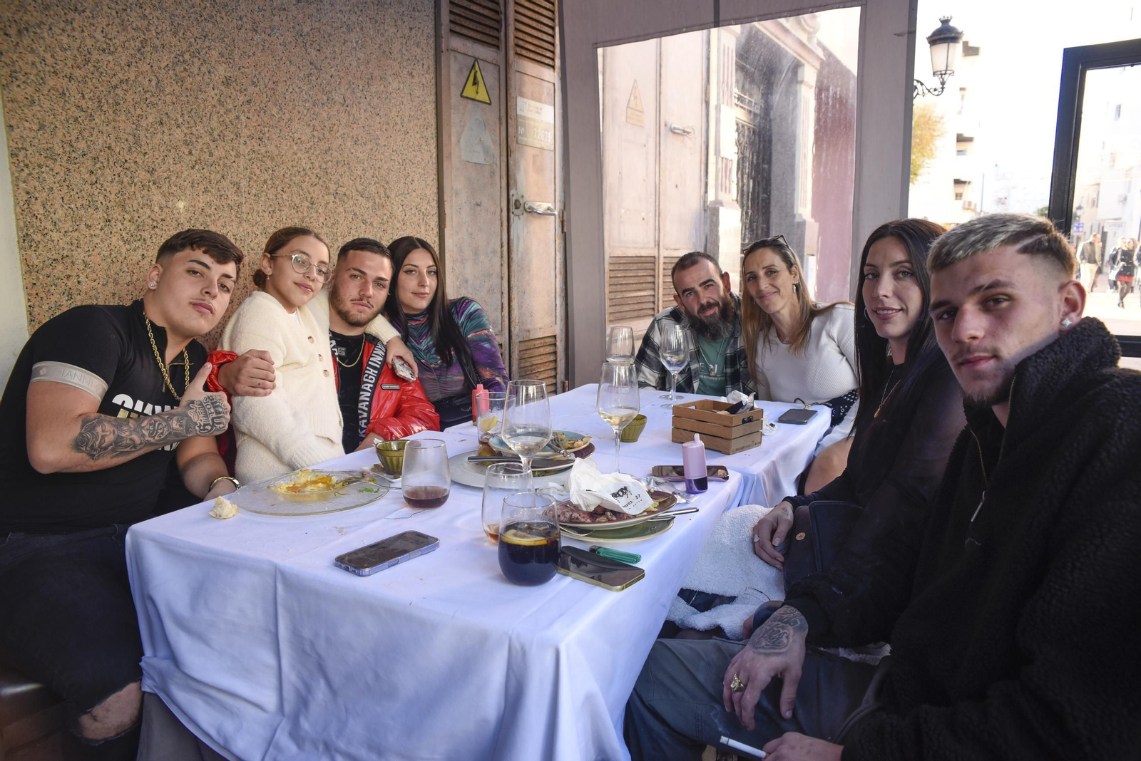 Búscate en las fotos del tardeo en el Día de la Constitución en La Línea