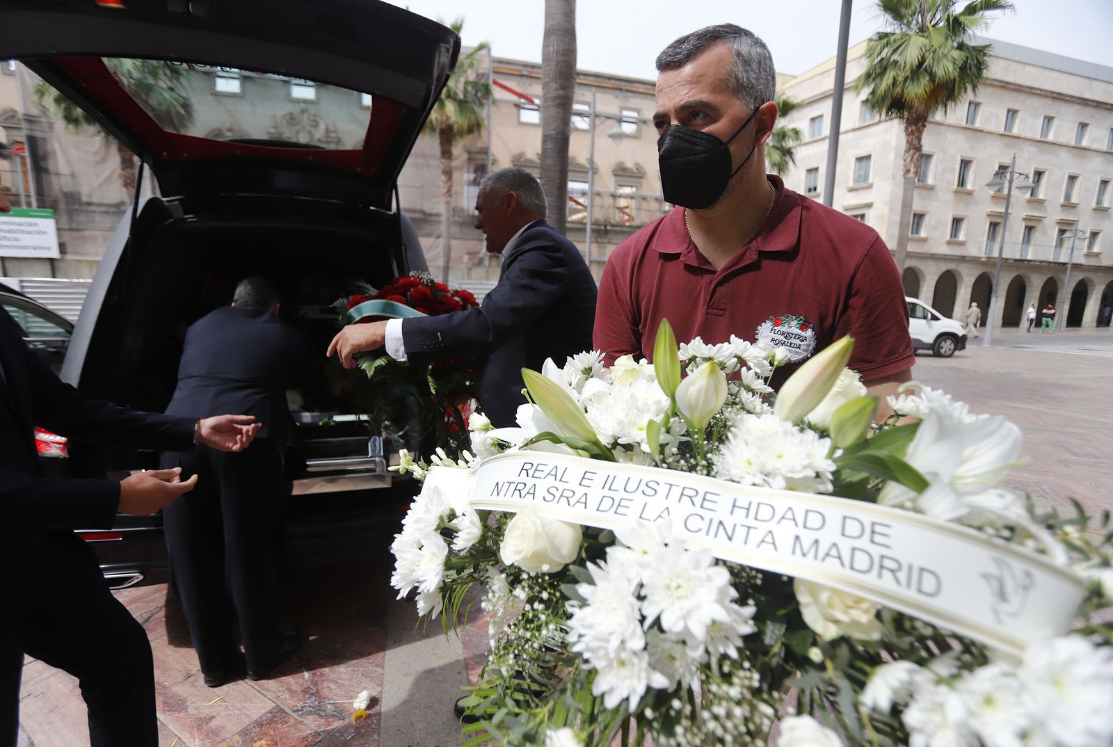 Llegada del féretro de Miguel Baez Litria la Capilla Ardiente de Huelva