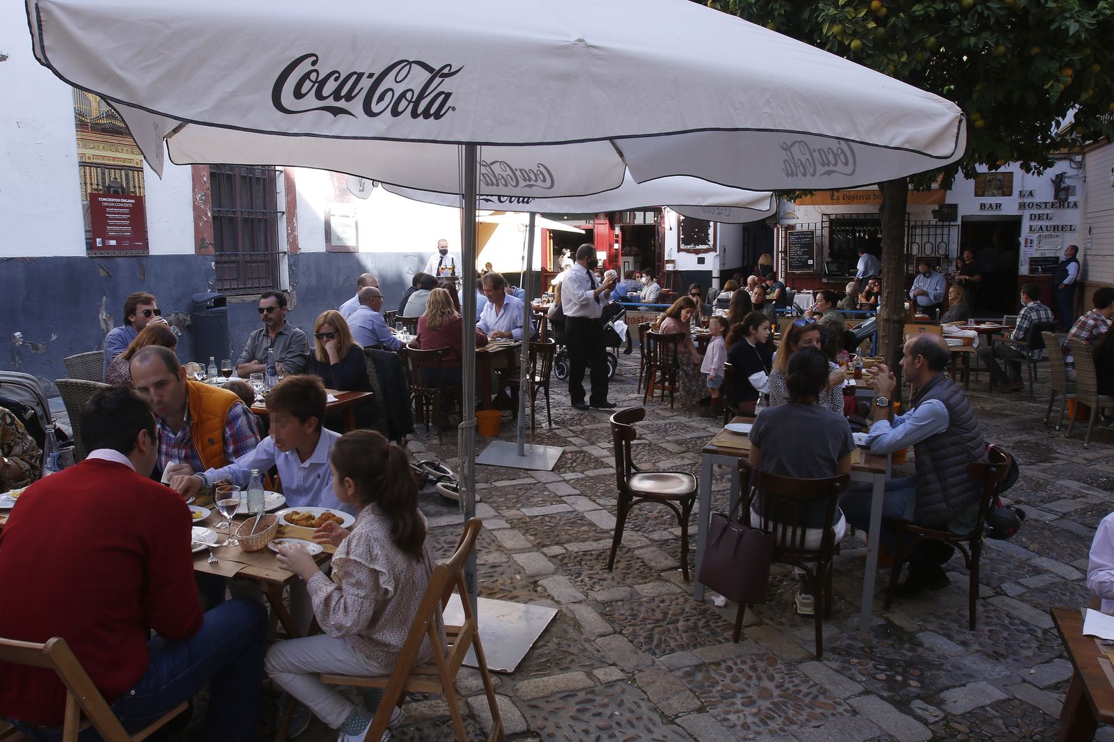 Domingo de veladores llenos en Sevilla